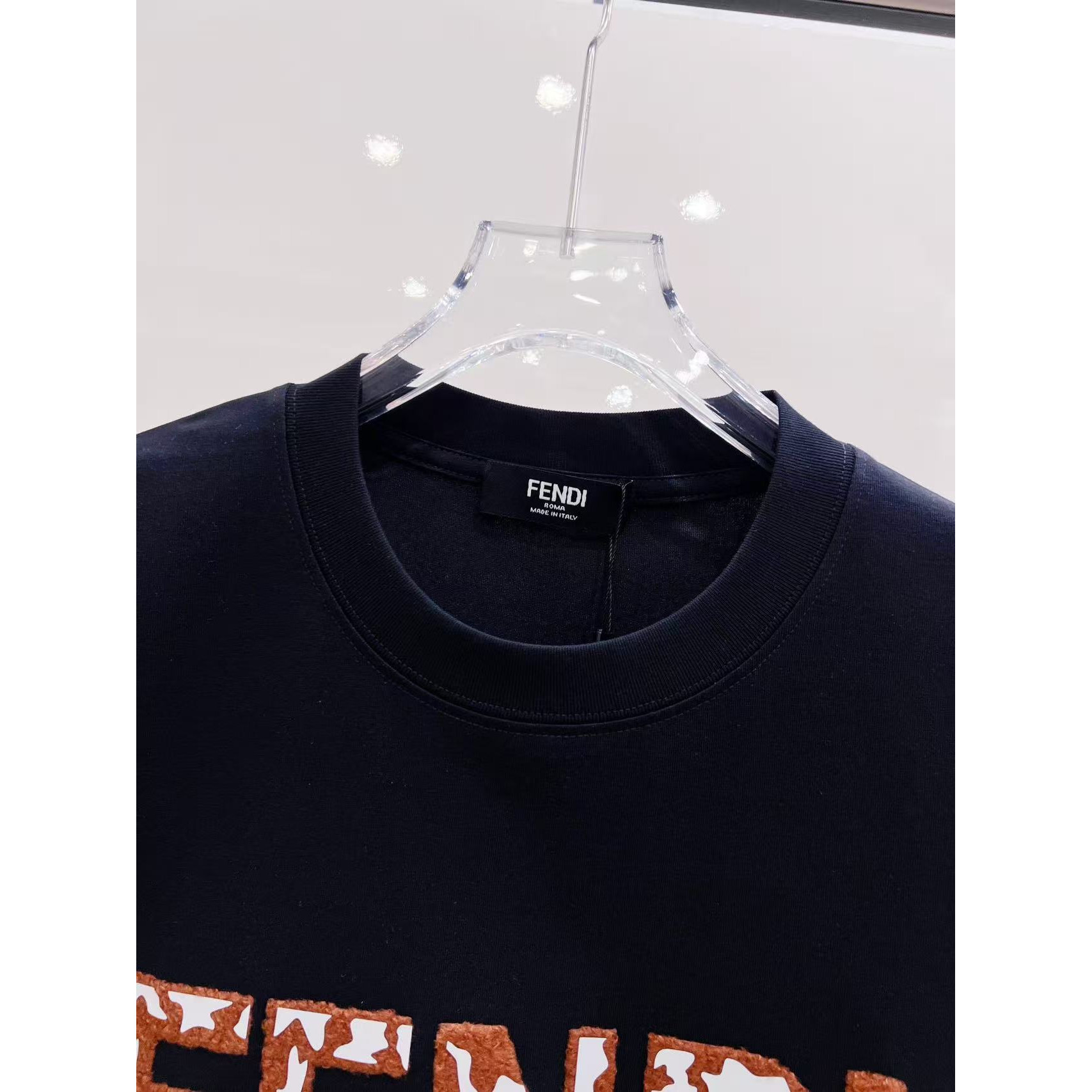 <p>FENDI 圓領短袖T恤(黑)</p>