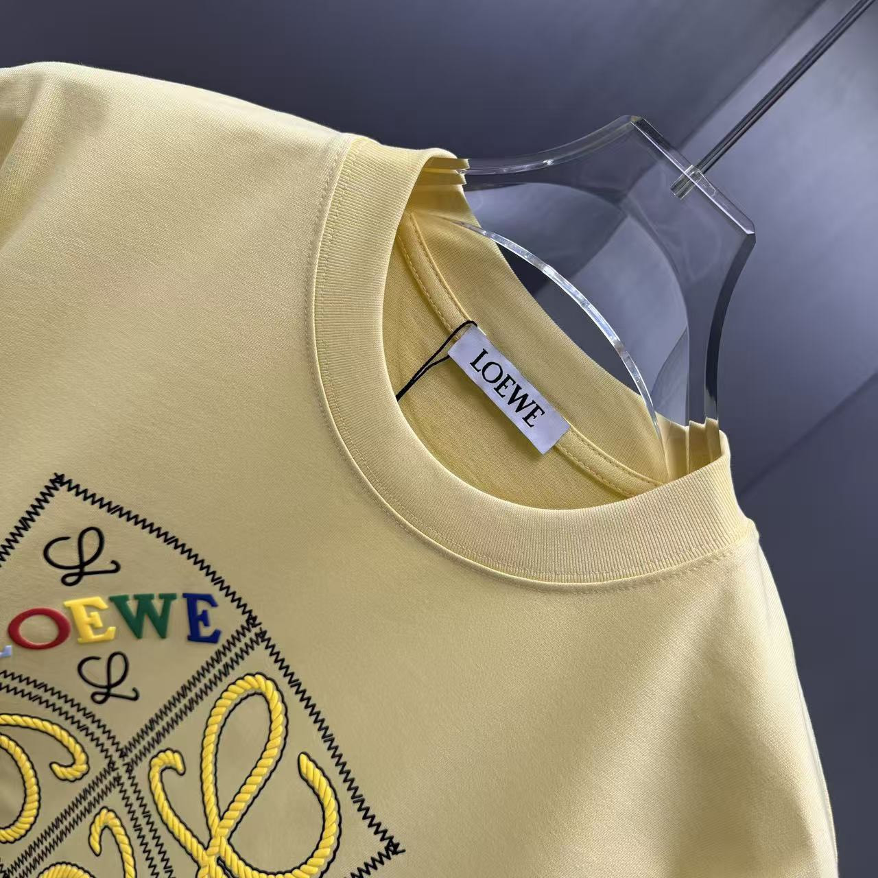 <p>LOEWE 短袖T恤(黃)</p>
