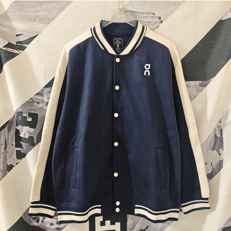 <p>On 長袖棒球服夾克外套(藍色)</p>
