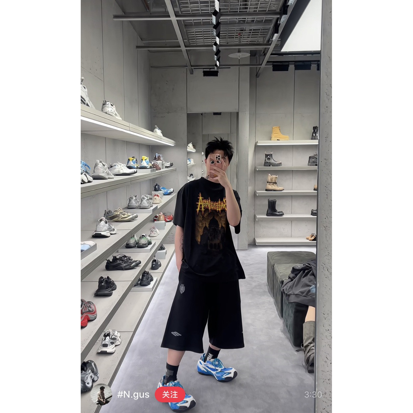 <p>Balenciaga Football系列七分休闲裤(黑)</p>