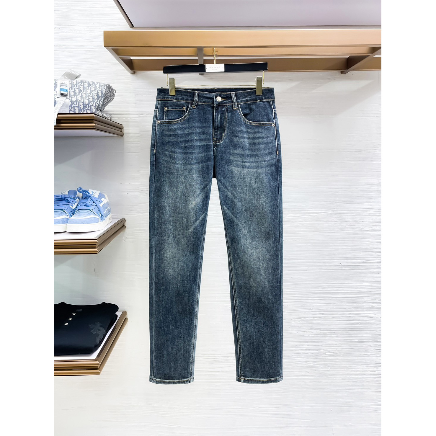 <p>D&amp;G&nbsp;高品质牛仔裤(藍)</p>
