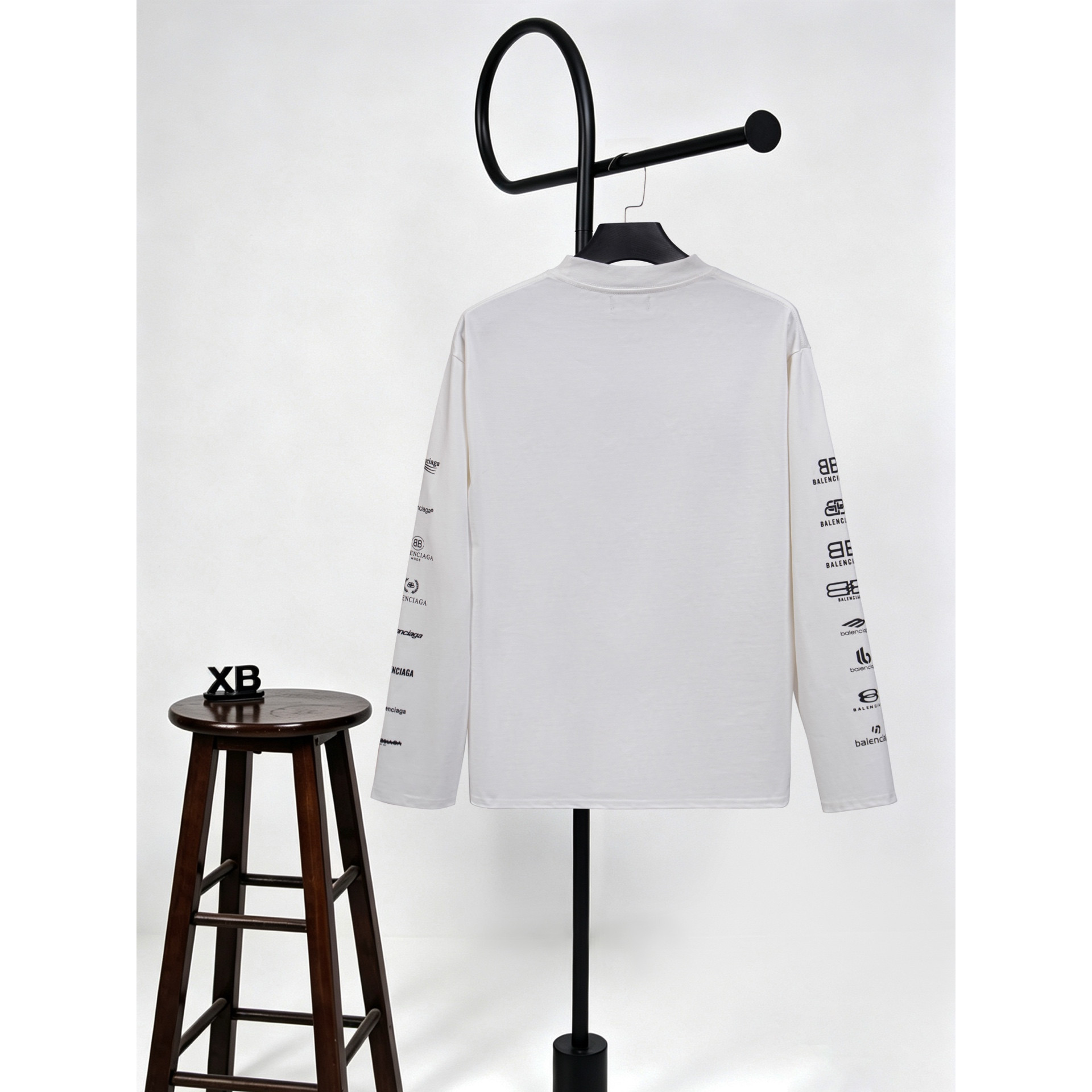 <p>Balenciaga&nbsp;圆领长袖T(X488白)</p>