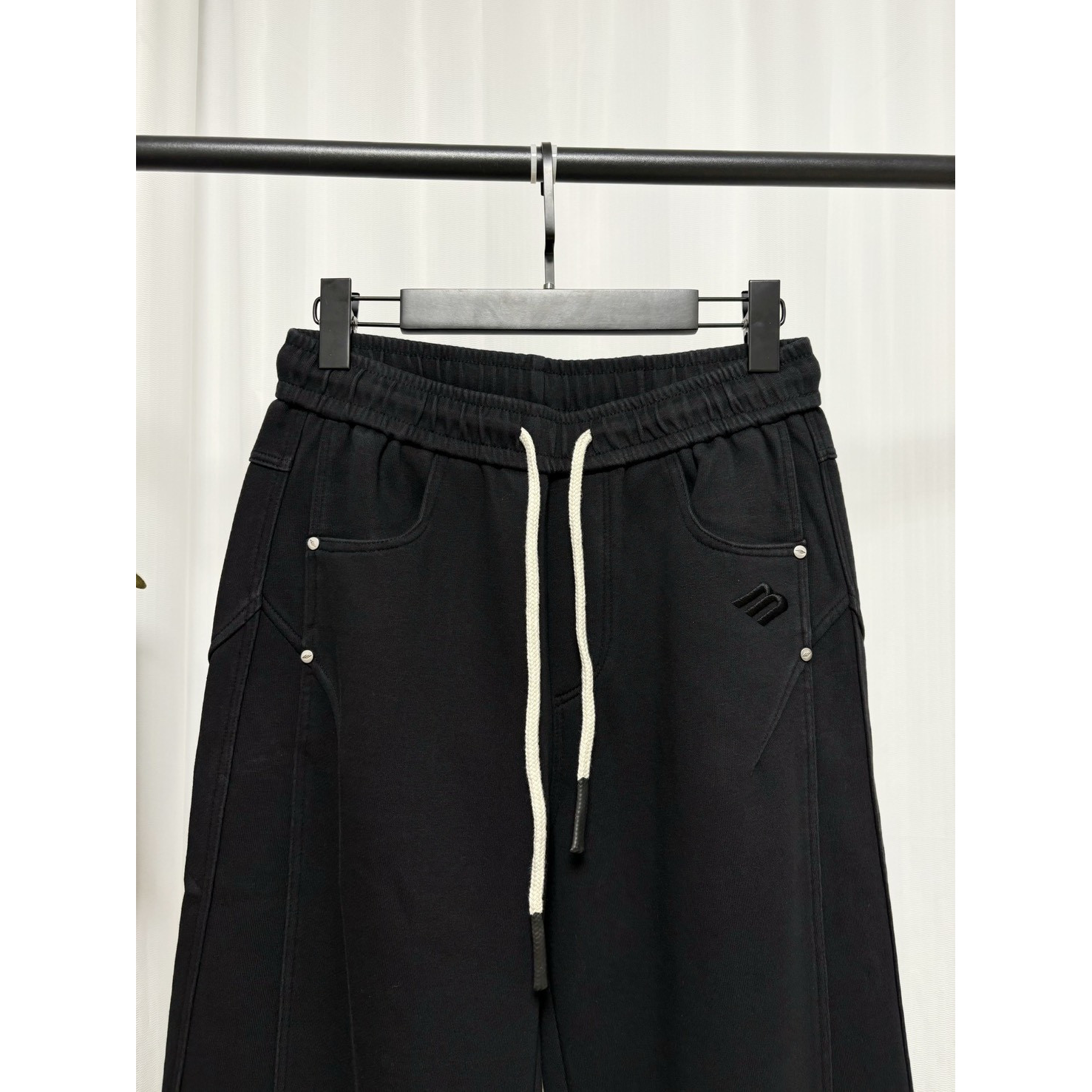 <p>Balenciaga 休闲长裤</p>