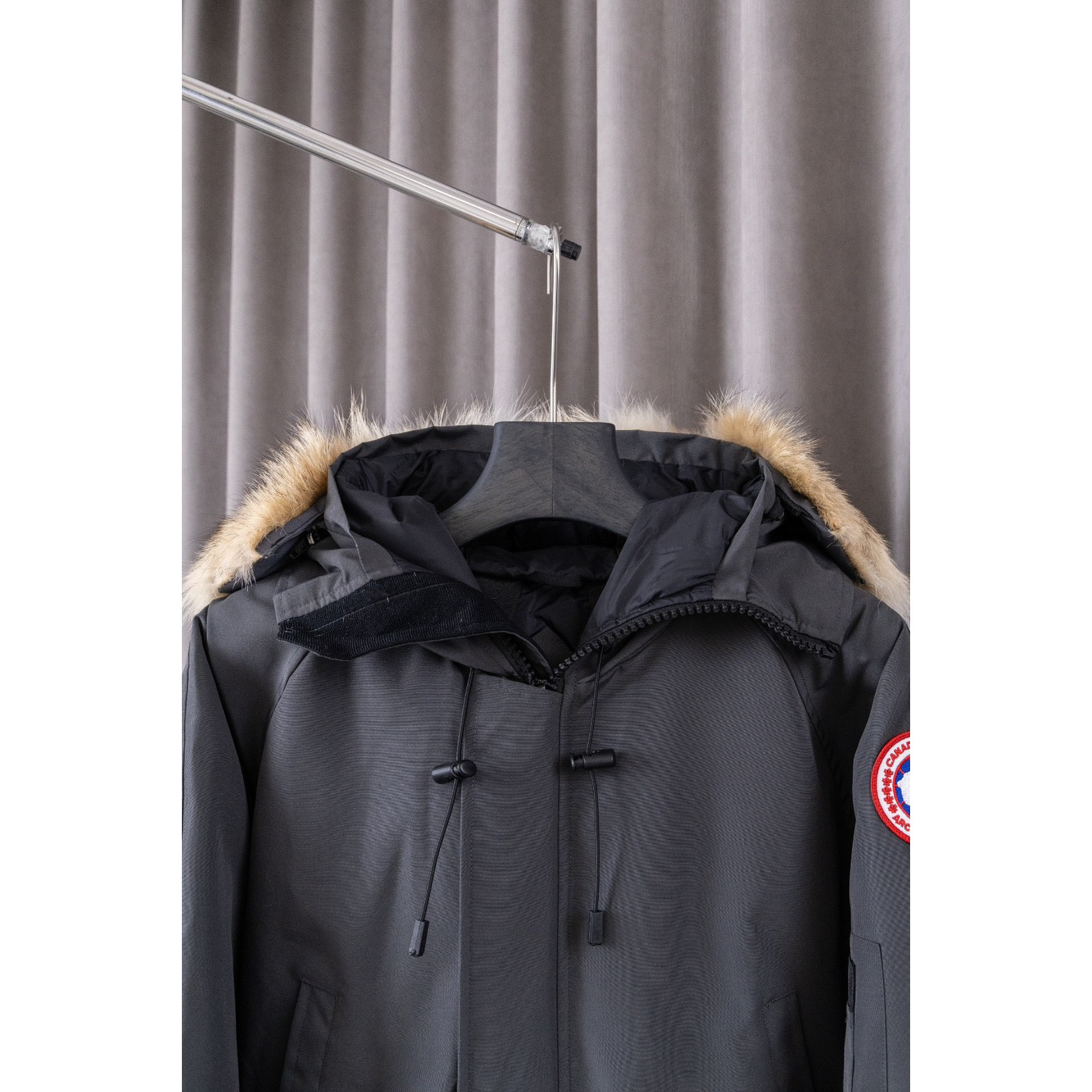 <p>Canada Goose 01款 Chilliwack Bomber 飞行员羽绒服(石墨灰)</p>