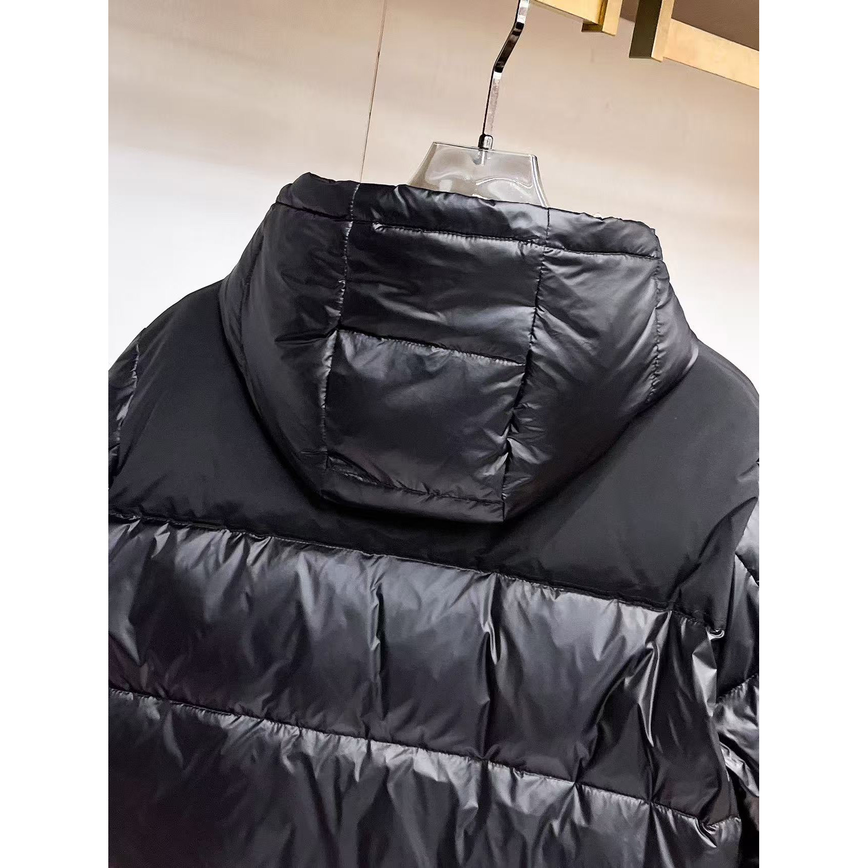 <p>BURBERRY 秋冬新款羽绒服(黑)</p>