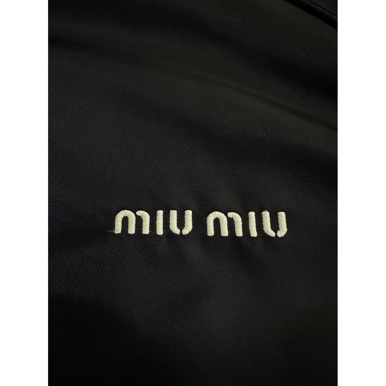 <p>Miu Miu&nbsp; 双面穿科技面料和抓绒夹克外套</p>