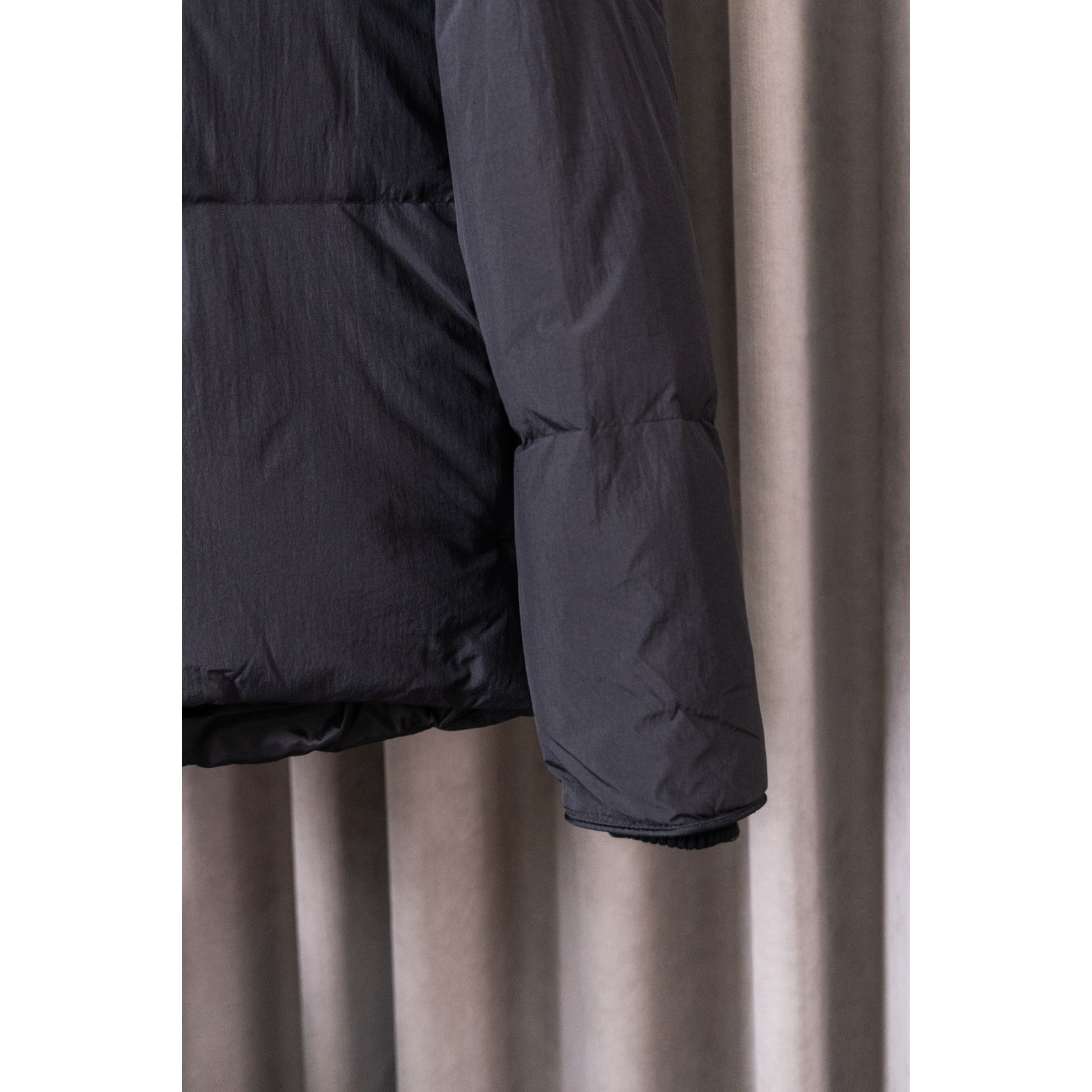 <p>Canada Goose Lawrence 系列2802立领羽绒服(黑色)</p>