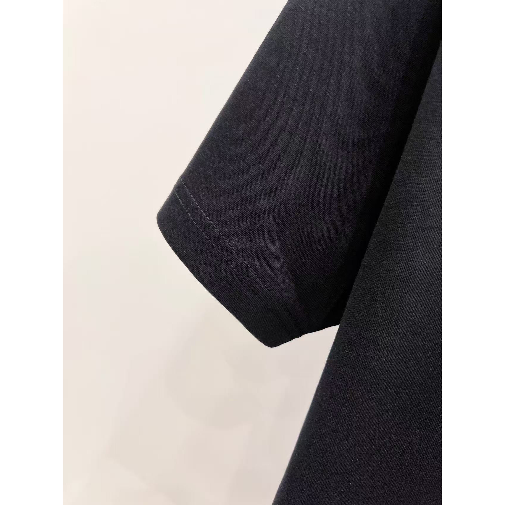 <p>DIOR 迪奥+石头岛联名 logo短袖T恤(黑)&nbsp;</p>