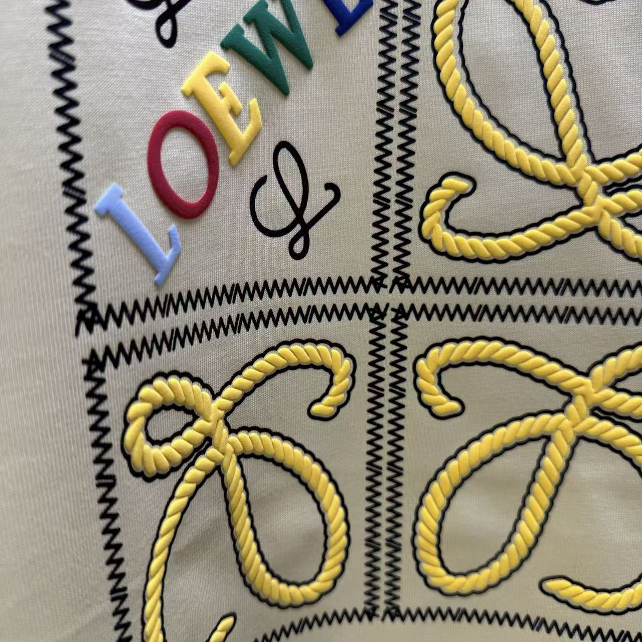 <p>LOEWE 短袖T恤(黃)</p>