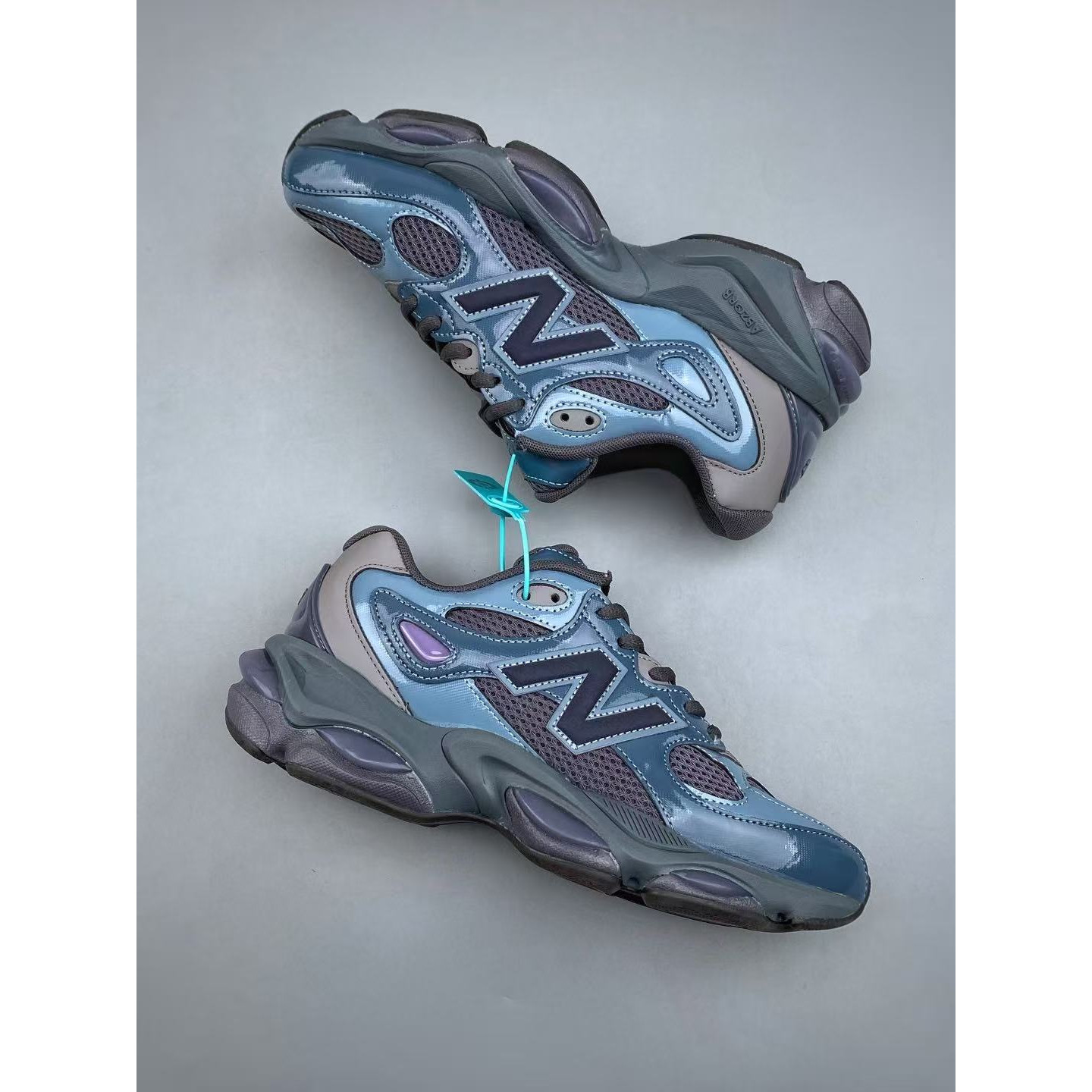 <p>New Balance NB983 复古休闲运动厚底跑鞋 (藍)<br />
&nbsp;</p>