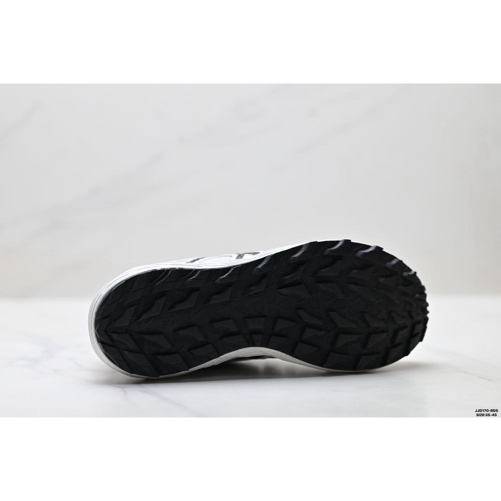 <p>Asics GEL-SONOMA 耐磨透气低帮休闲鞋(白)&nbsp;</p>