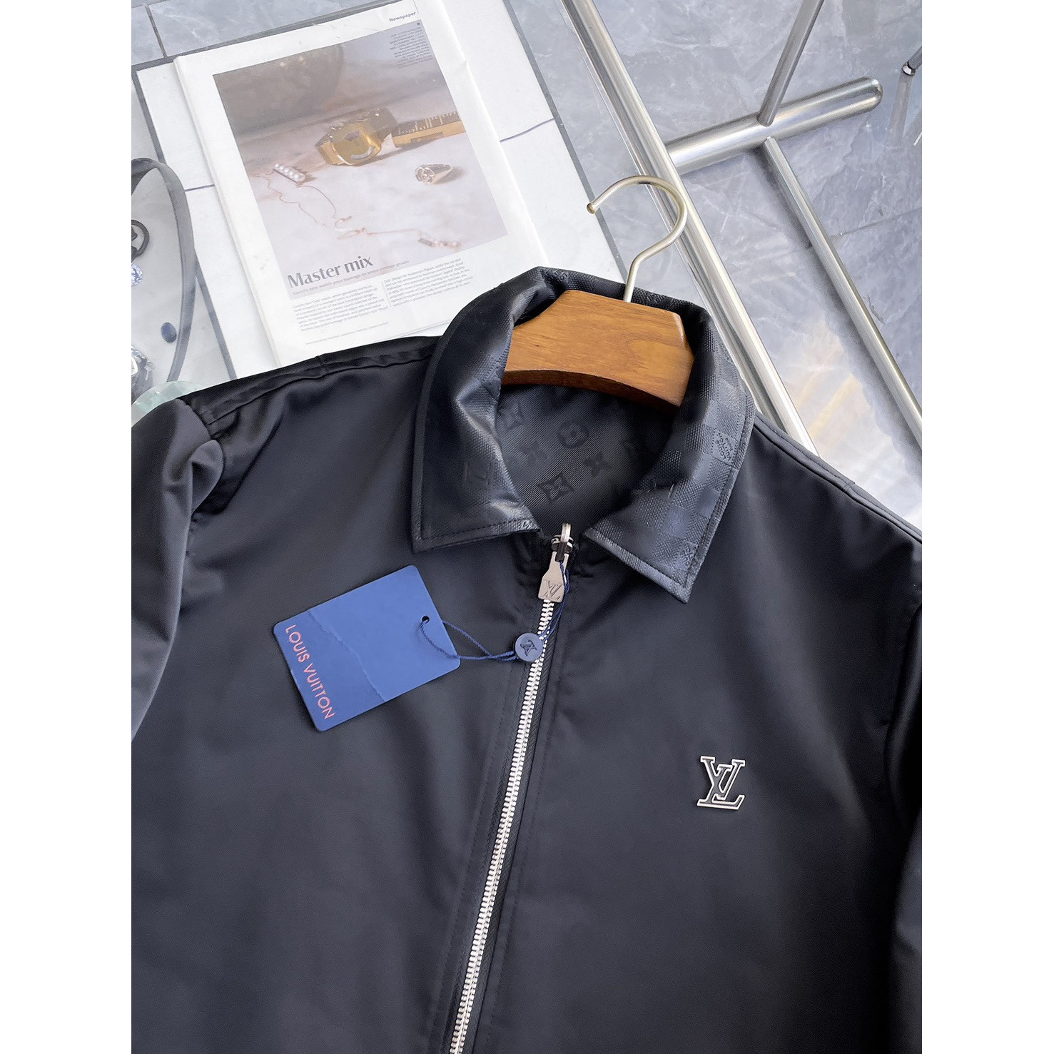 <p>LV&nbsp;男士夹克外套(黑/雙面穿)</p>