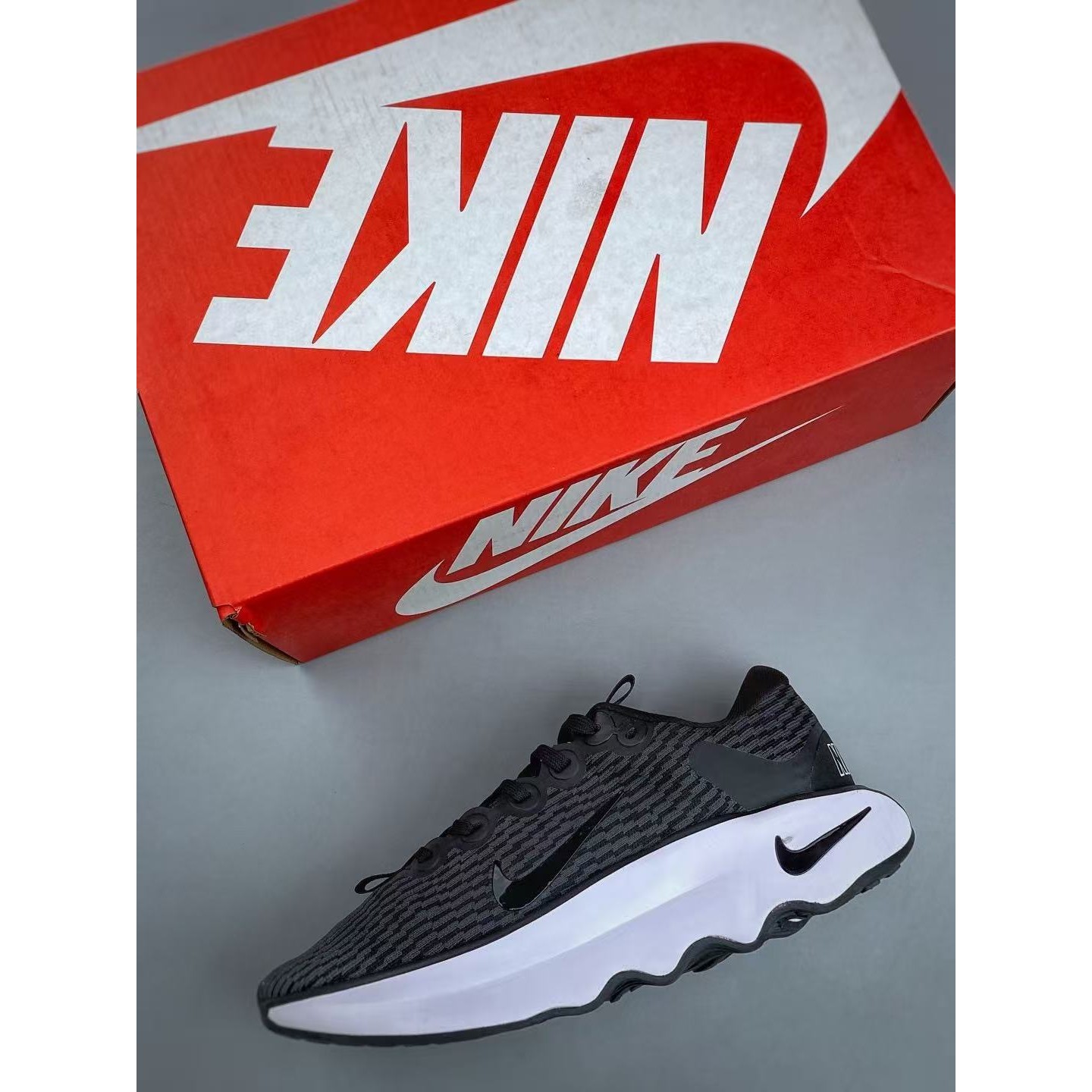 <p>Nike Motiva Pale Ivory Amber Brown 休闲运动慢跑鞋(黑)</p>