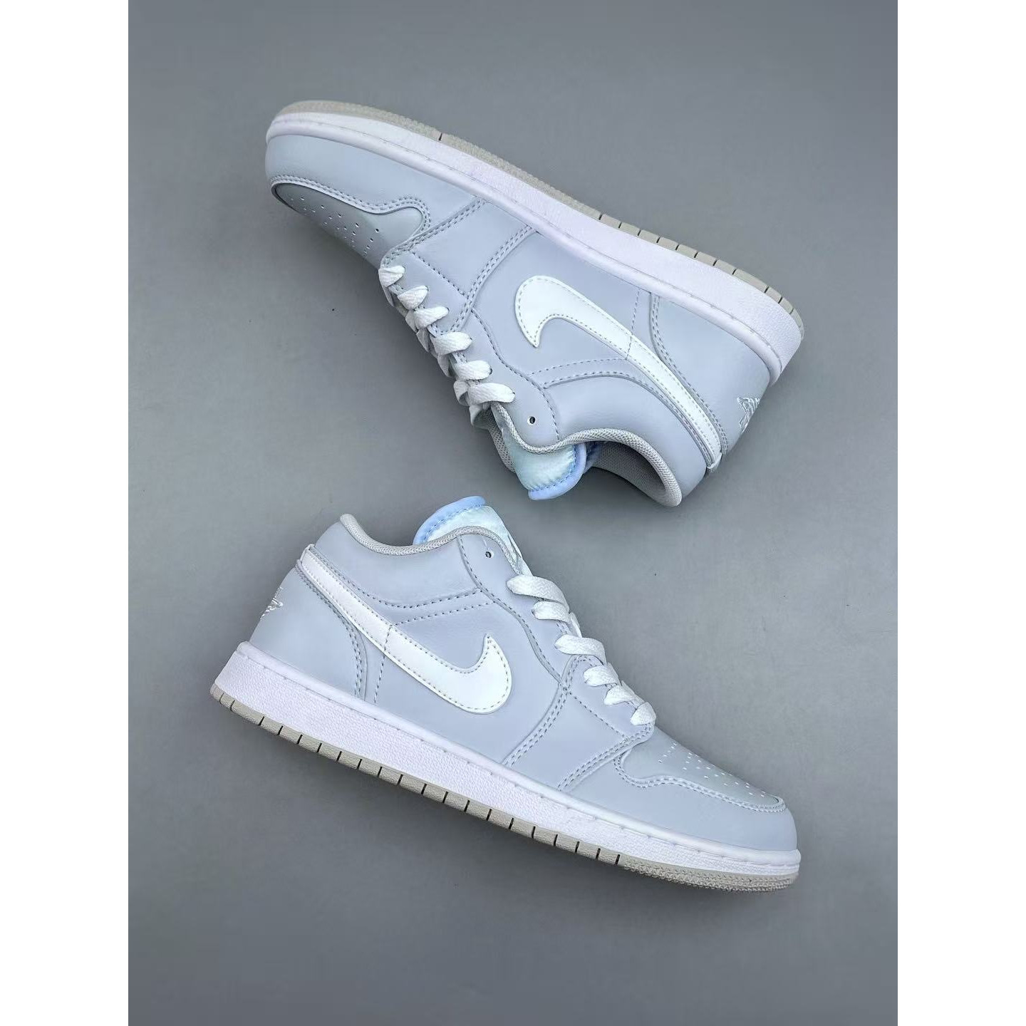 <p>Nike Air Jordan Air Jordan 1 休闲板鞋(灰白)</p>