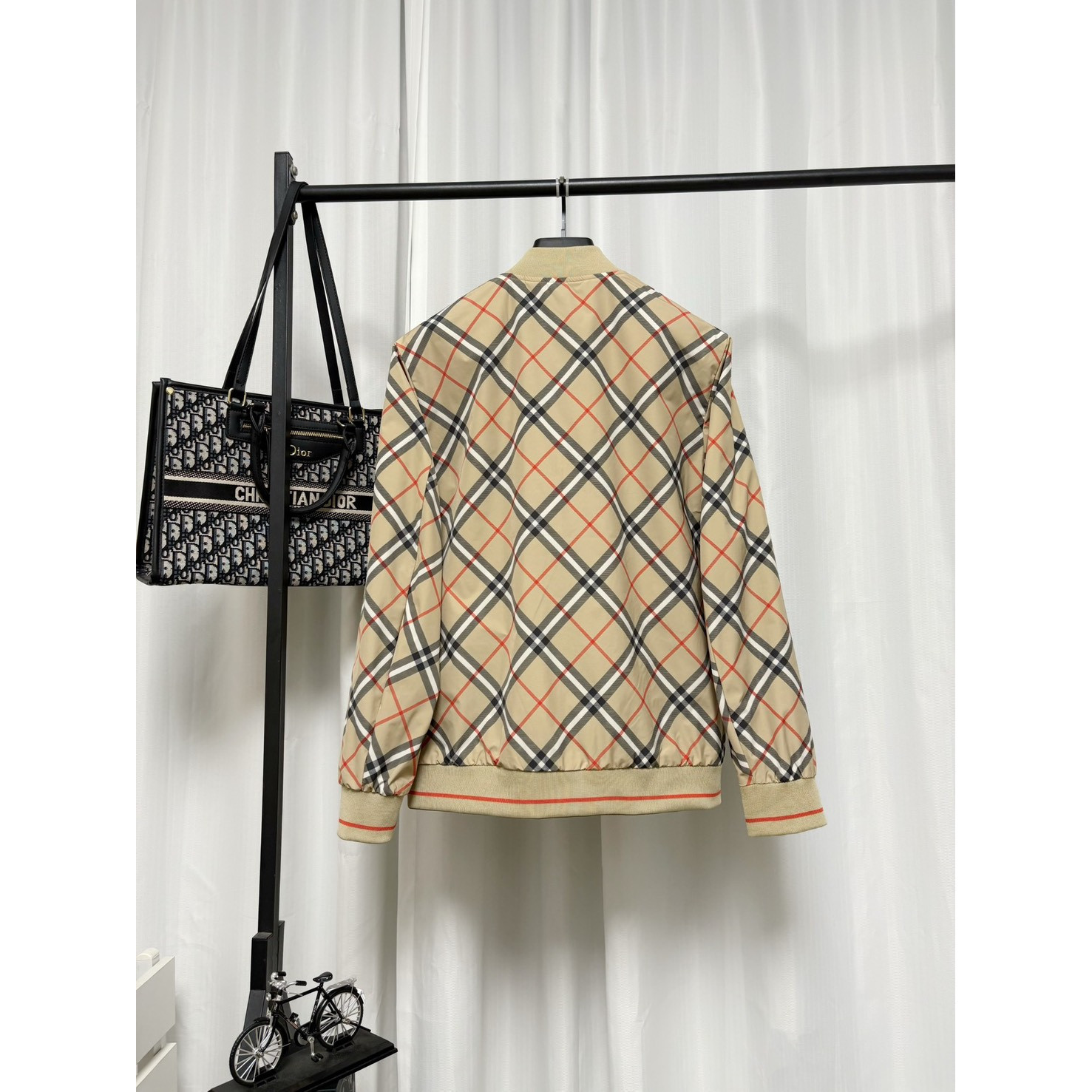 <p>Burberry 双面穿夹克外套</p>