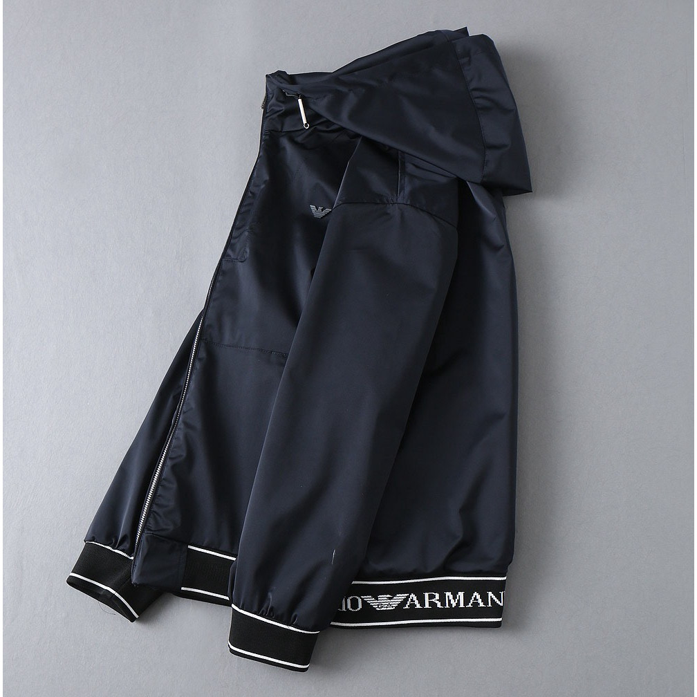 <p>MONCLER 新款男士夹克外套</p>