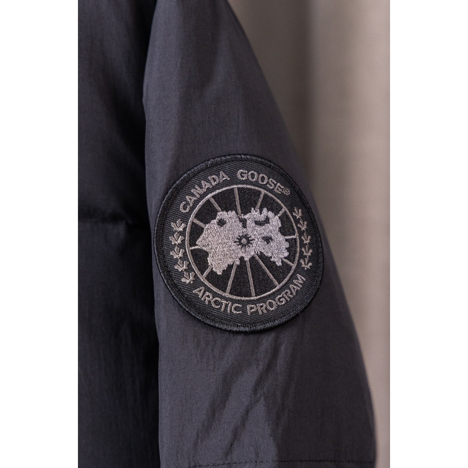 <p>Canada Goose Lawrence 系列2802立领羽绒服(藏蓝)</p>
