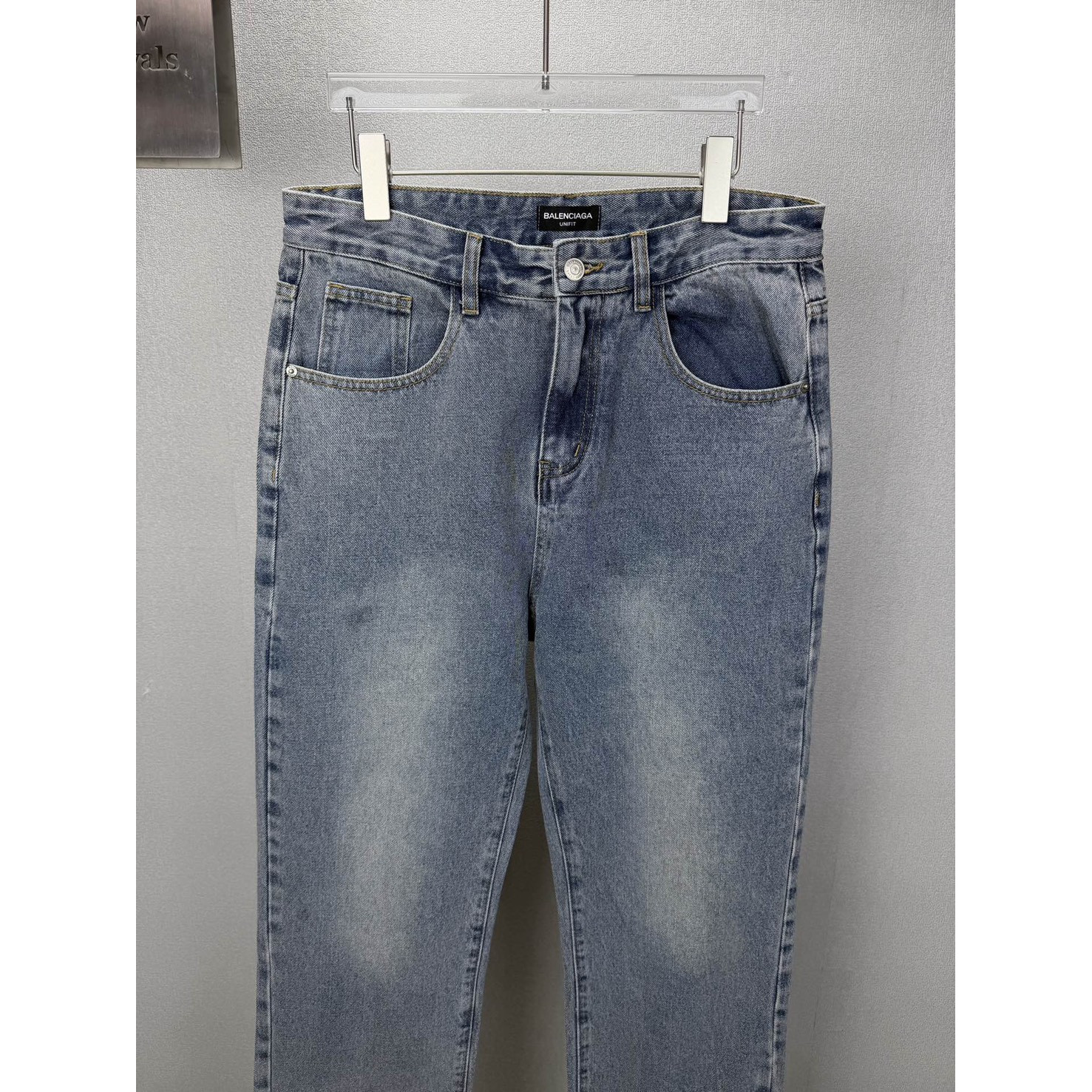 <p>Balenciaga 口袋立体压胶字母牛仔裤</p>