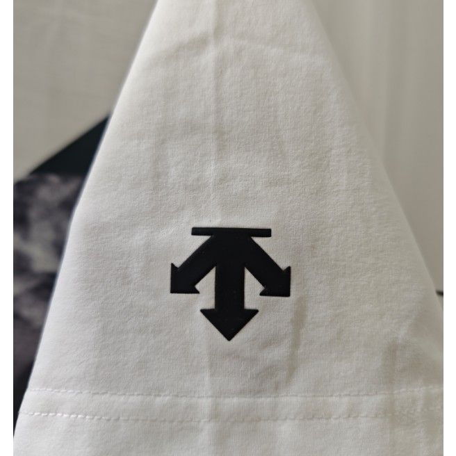 <p>DESCENTE 短袖T恤</p>