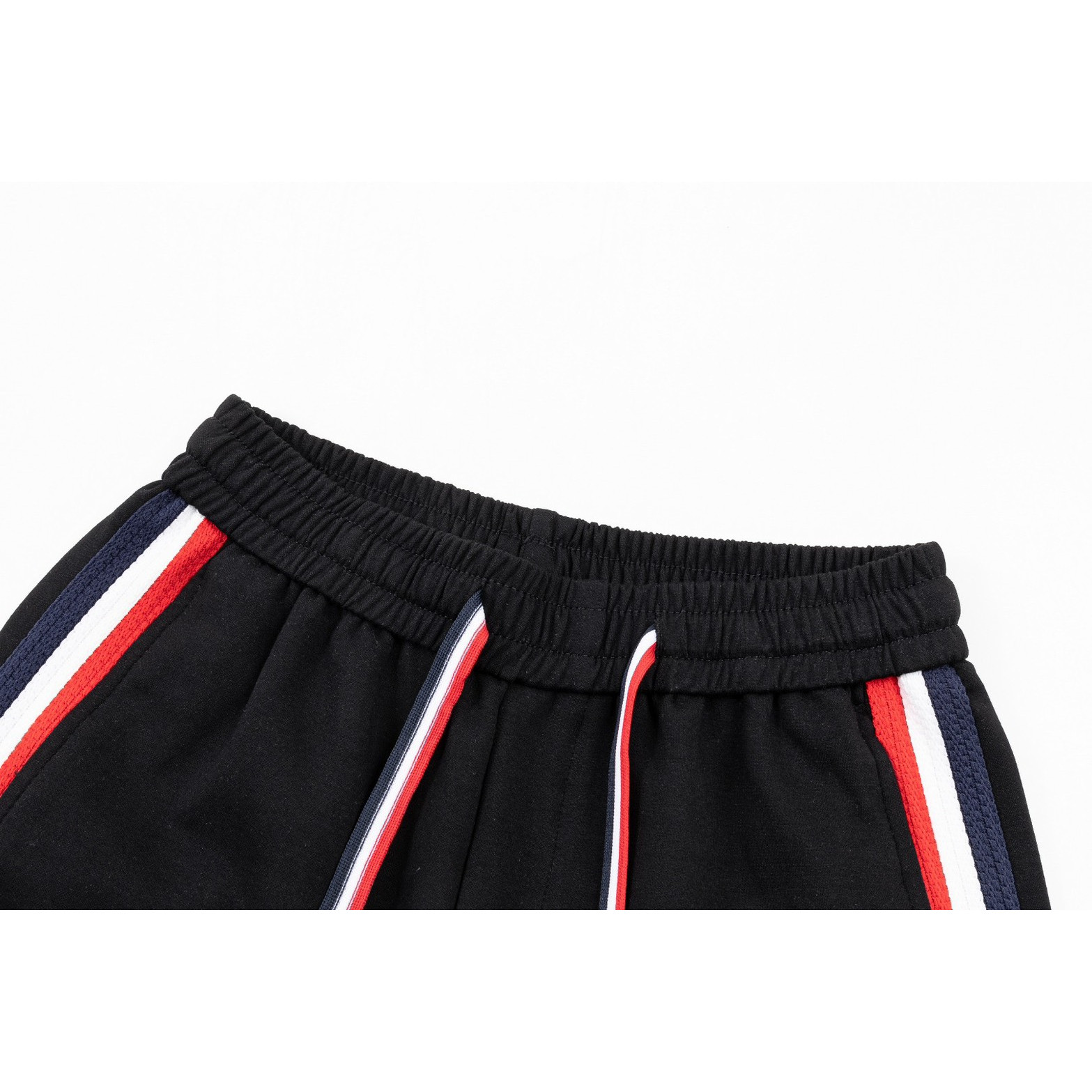 <p>MONCLER 休闲短裤(黑)</p>