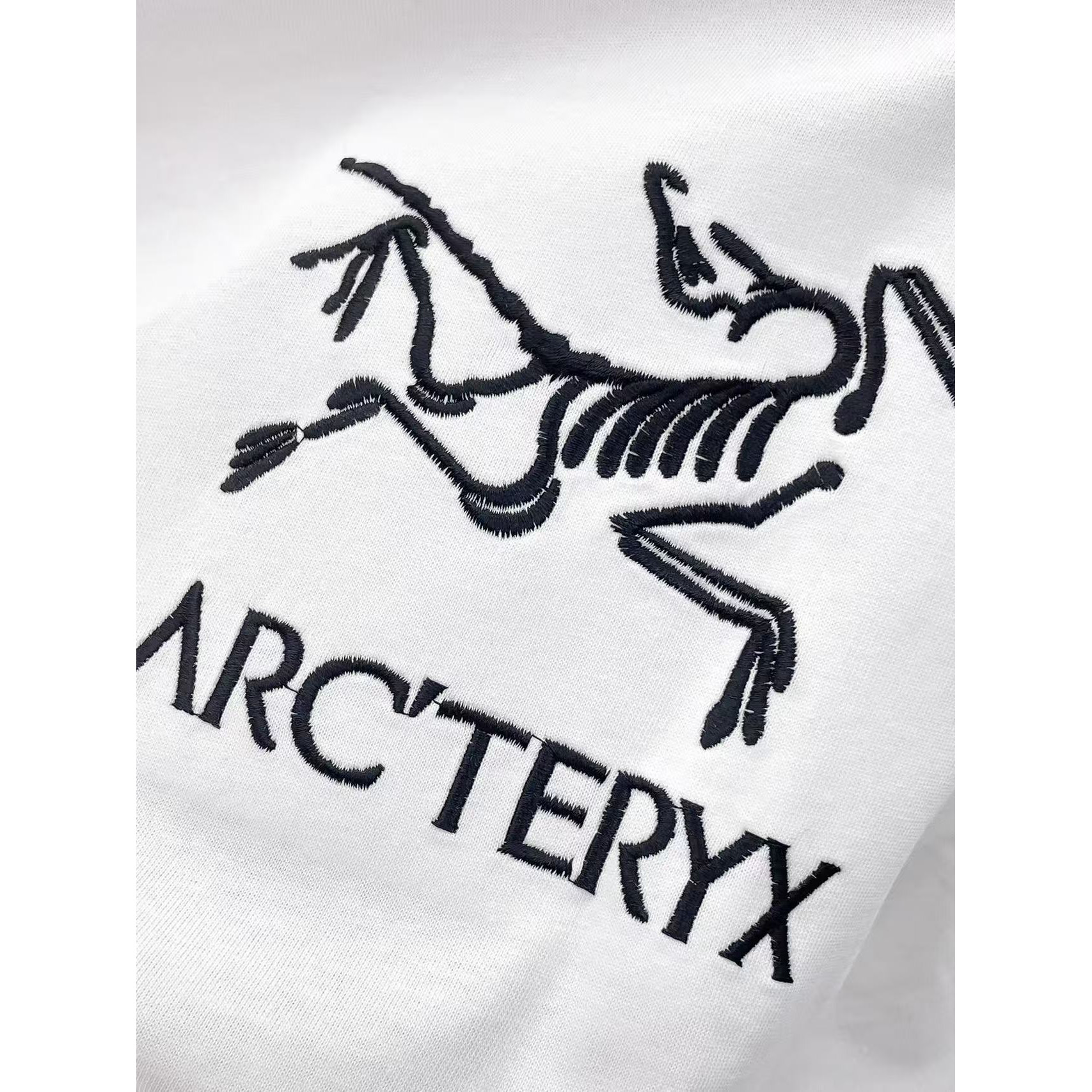 <p>Arc'teryx 专柜新款短袖T恤(白)</p>