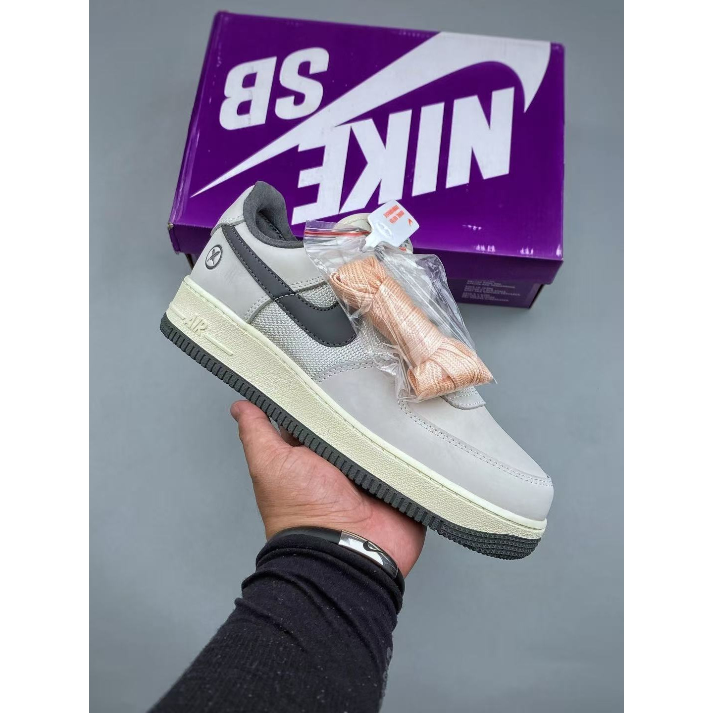 <p>NIKE AIR FORCE 1 LOW&nbsp; 休闲鞋(灰)&nbsp;</p>