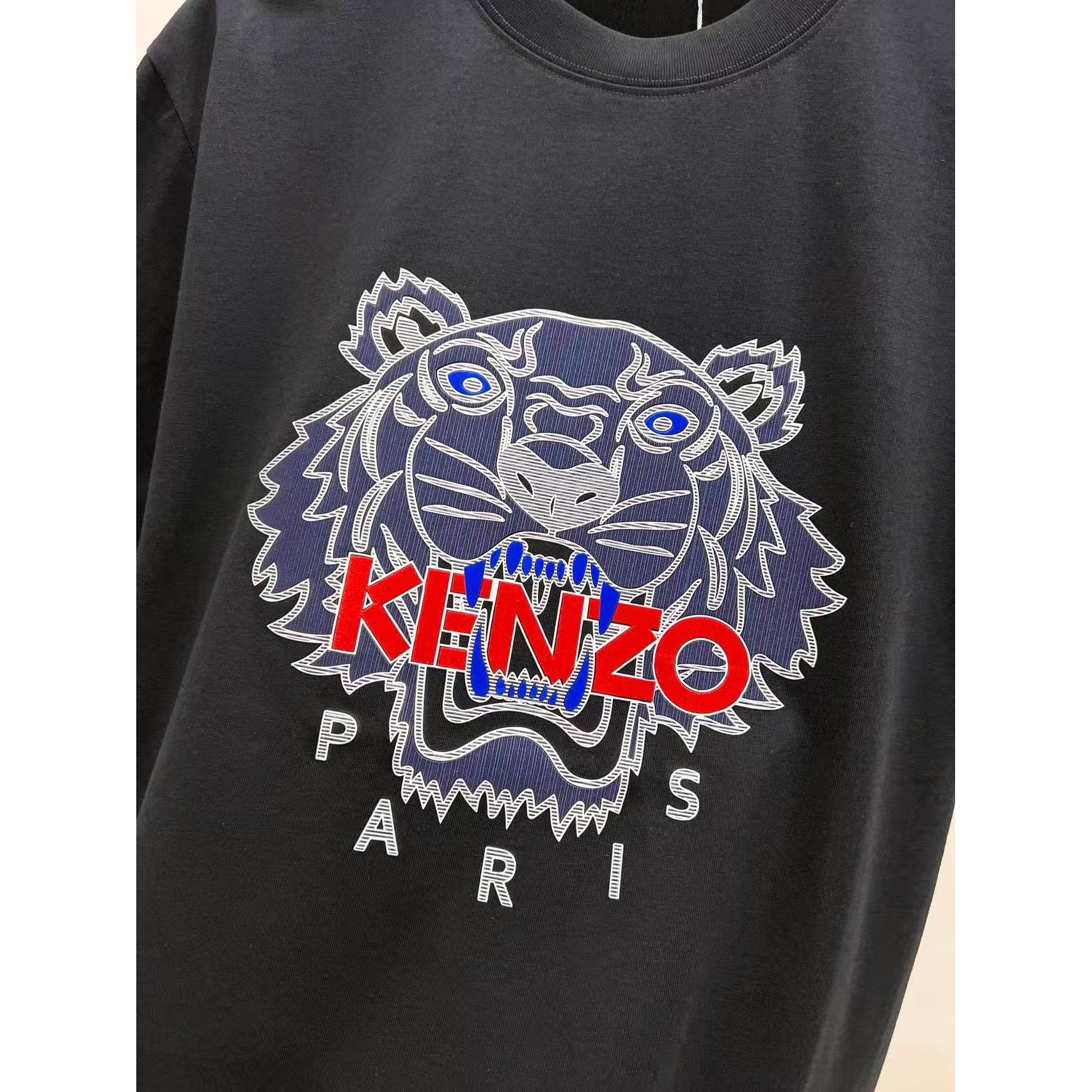 <p>KENZO&nbsp;短袖圆领T恤(黑)</p>