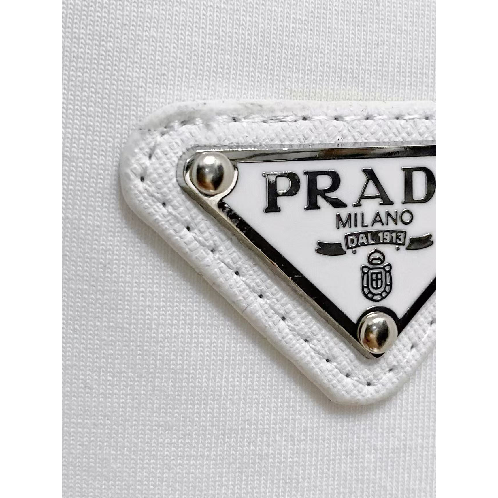 <p>PRADA 太空棉卫衣(白)</p>