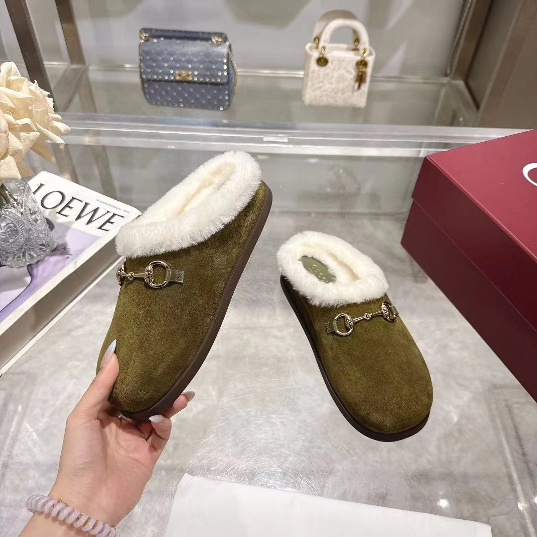 <p>GUCCI 穆勒羊毛拖鞋</p>