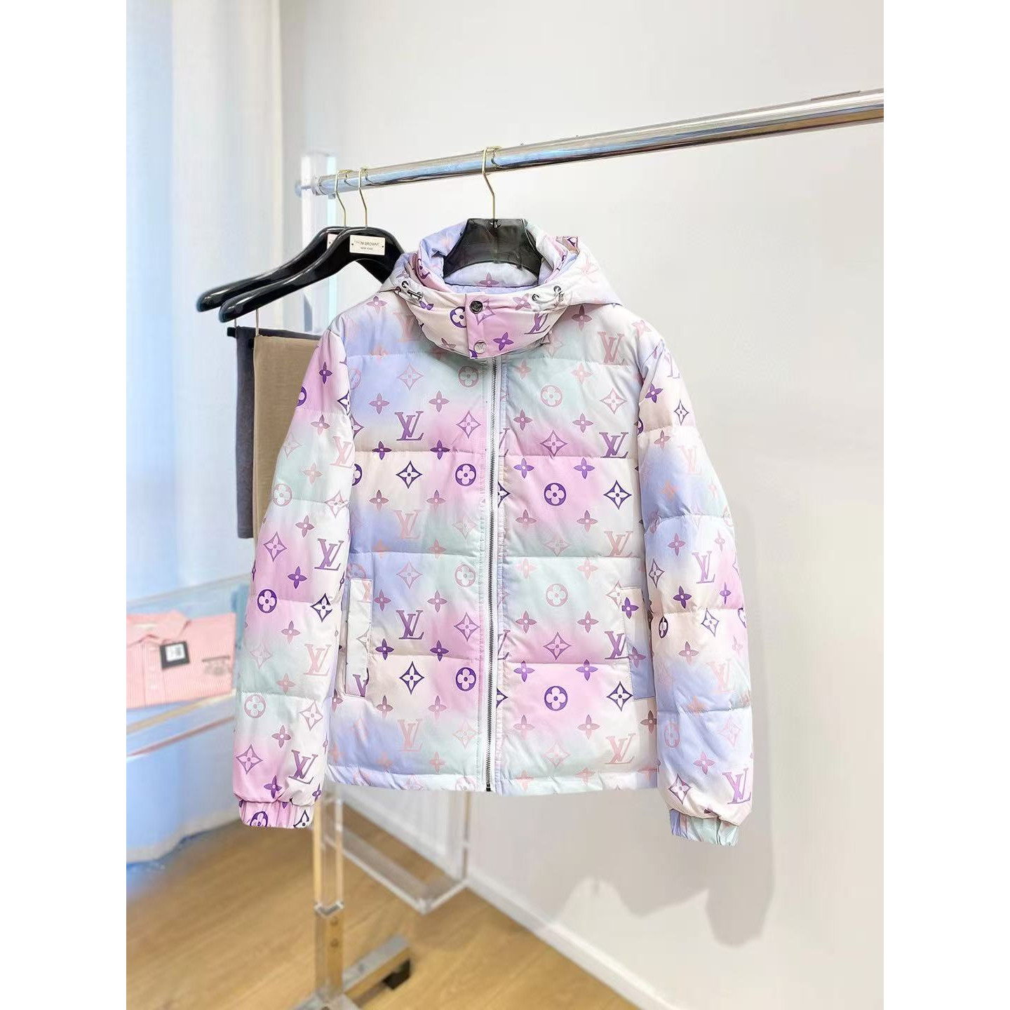 <p>LV 秋冬新款羽绒服</p>