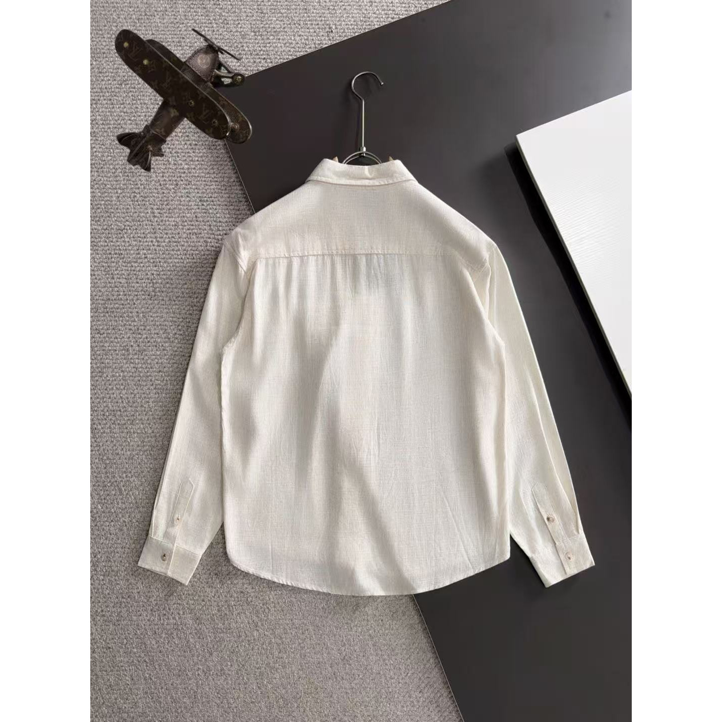<p>BURBERRY 亚麻衬衫套装(米白)</p>