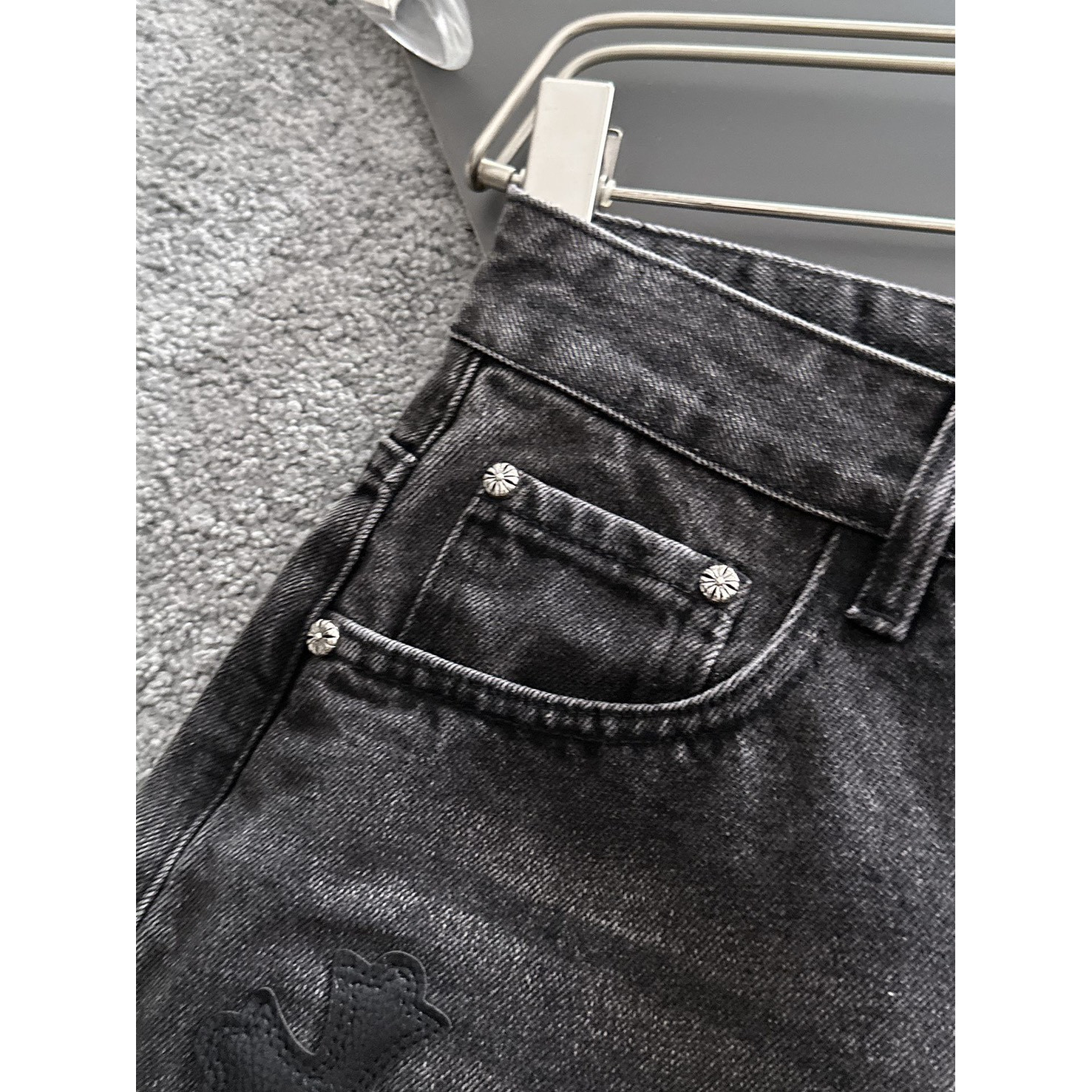 <p>CHROME HEARTS 牛仔短裤(黑)</p>
