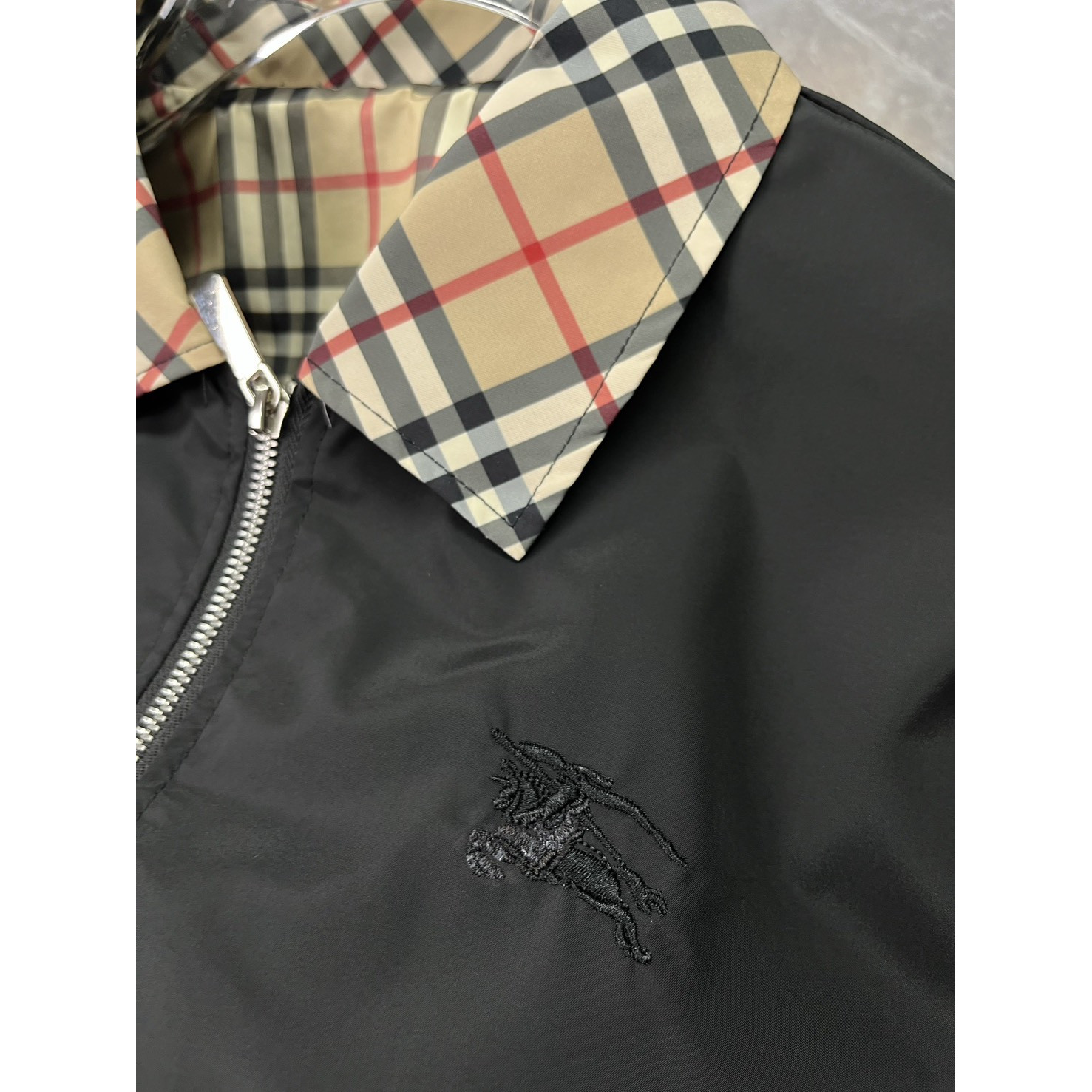 <p>BURBERRY 翻领夹克外套(黑)</p>