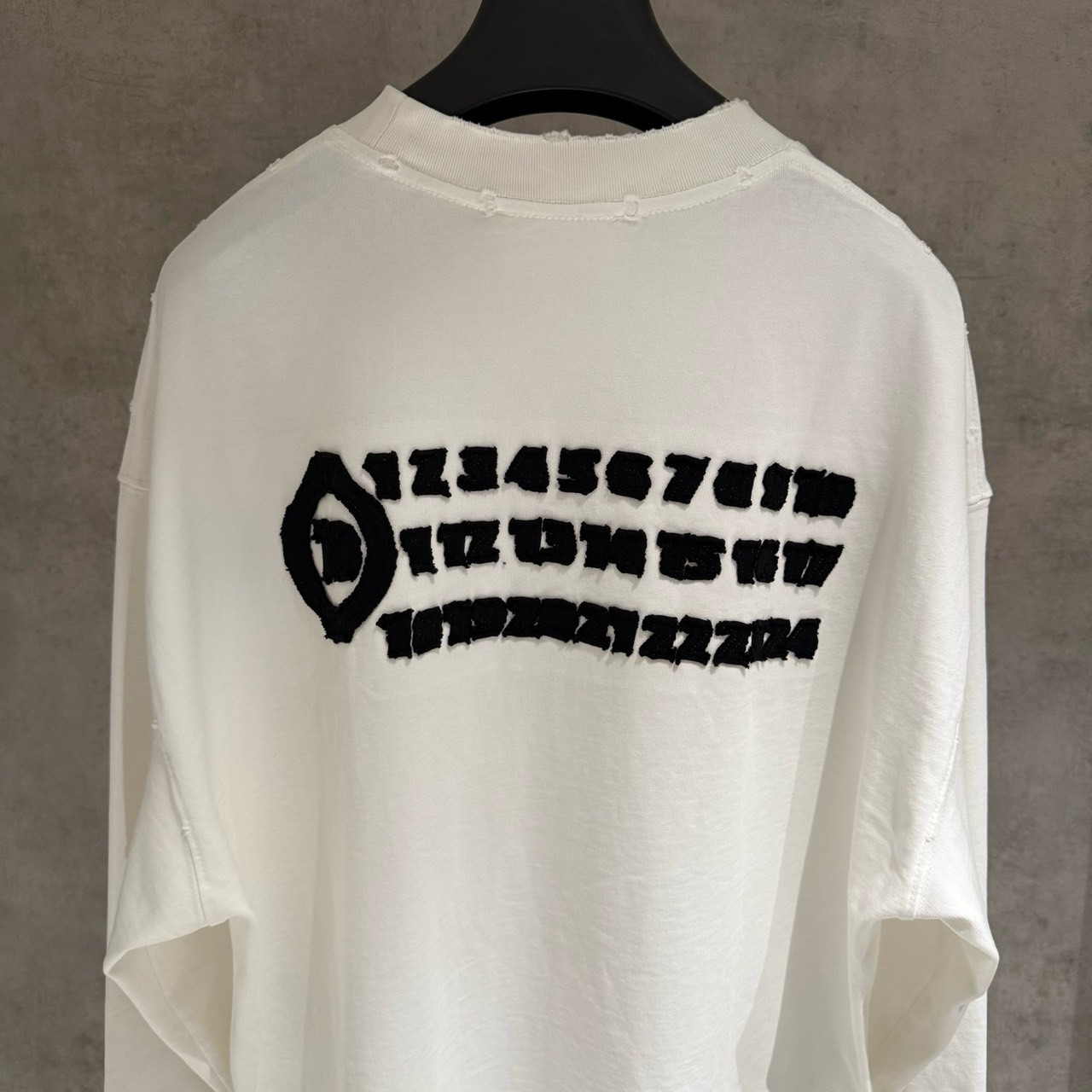 <p>Maison Margiela 长袖T恤(白D01)</p>
