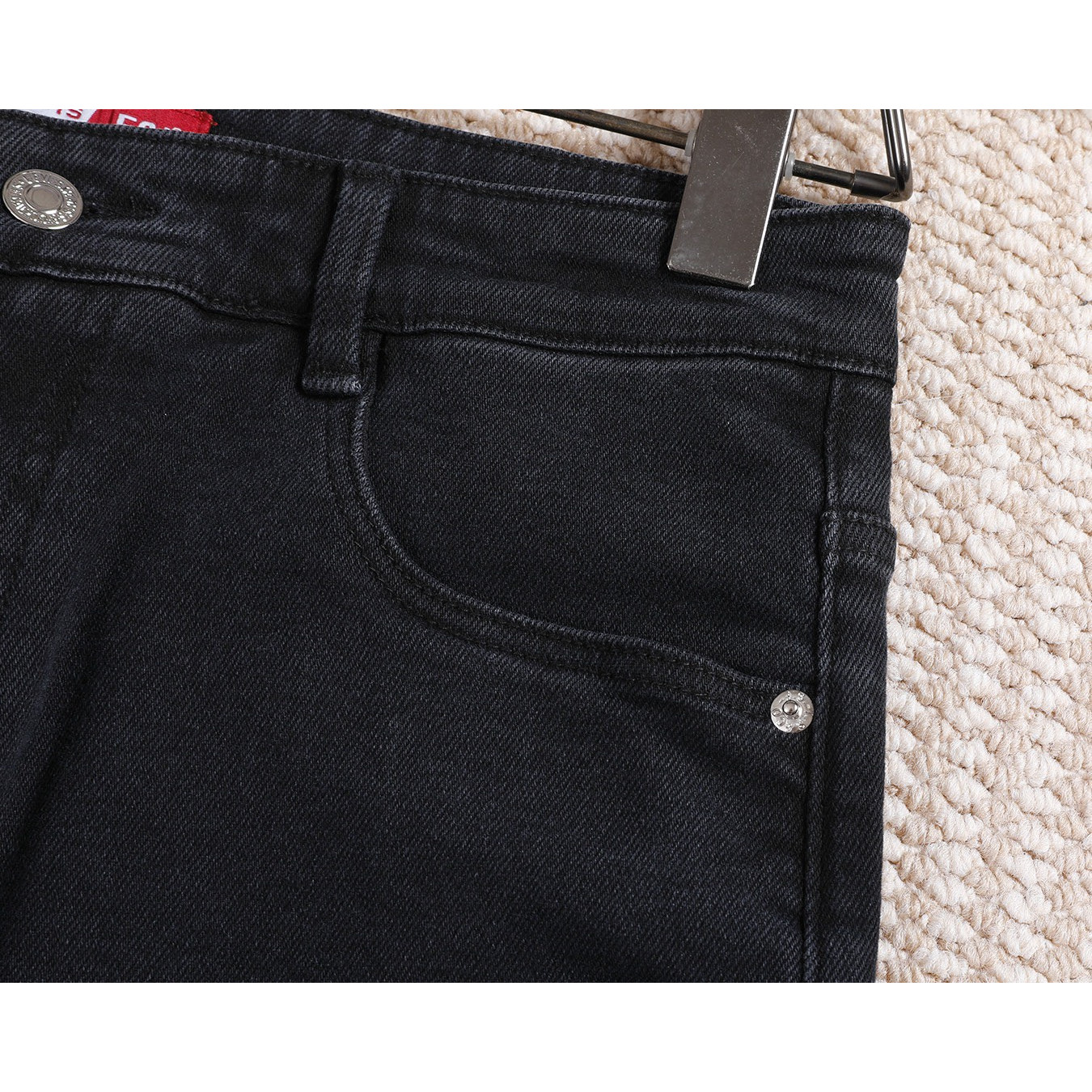 <p>&nbsp;Levi's 新款牛仔裤(6001)</p>