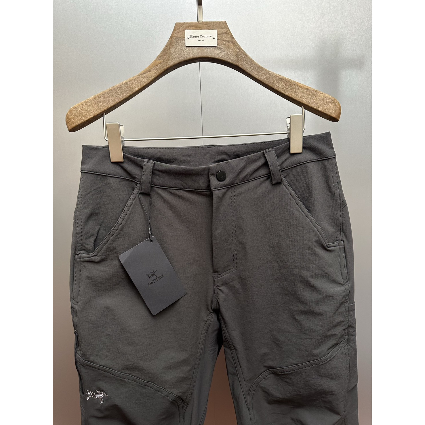 <p>ARC'TERYX 户外机能防风防泼水多口袋休闲长裤</p>