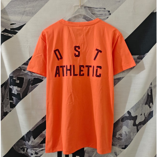 <p>DESCENTE 速乾短袖T恤</p>
