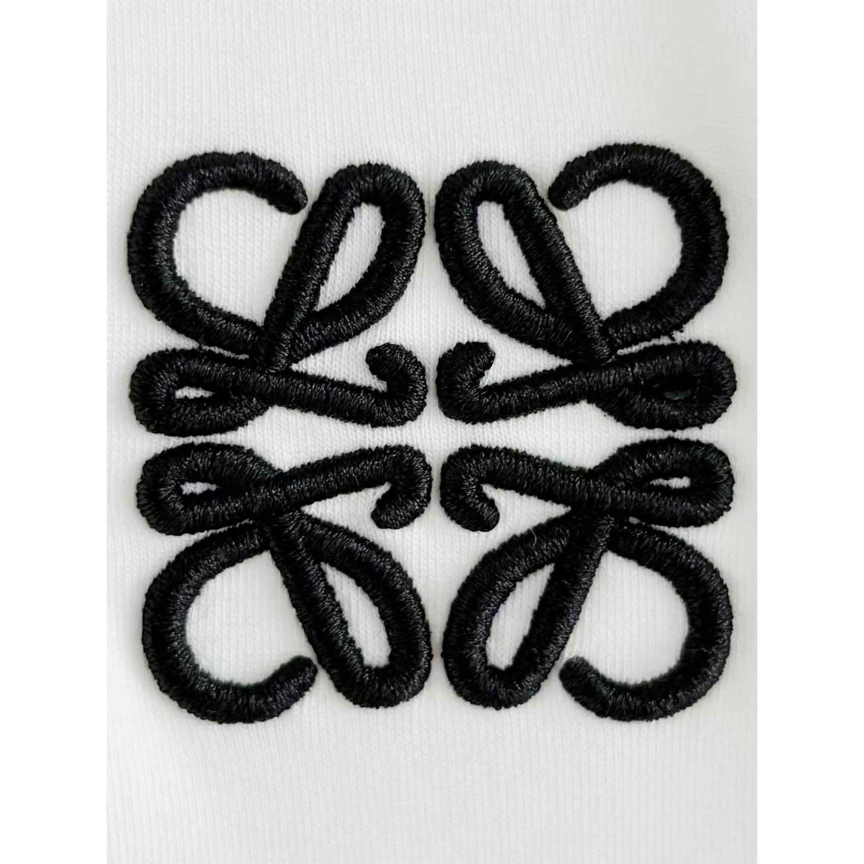 <p>LOEWE&nbsp;刺绣短袖T恤(白)</p>