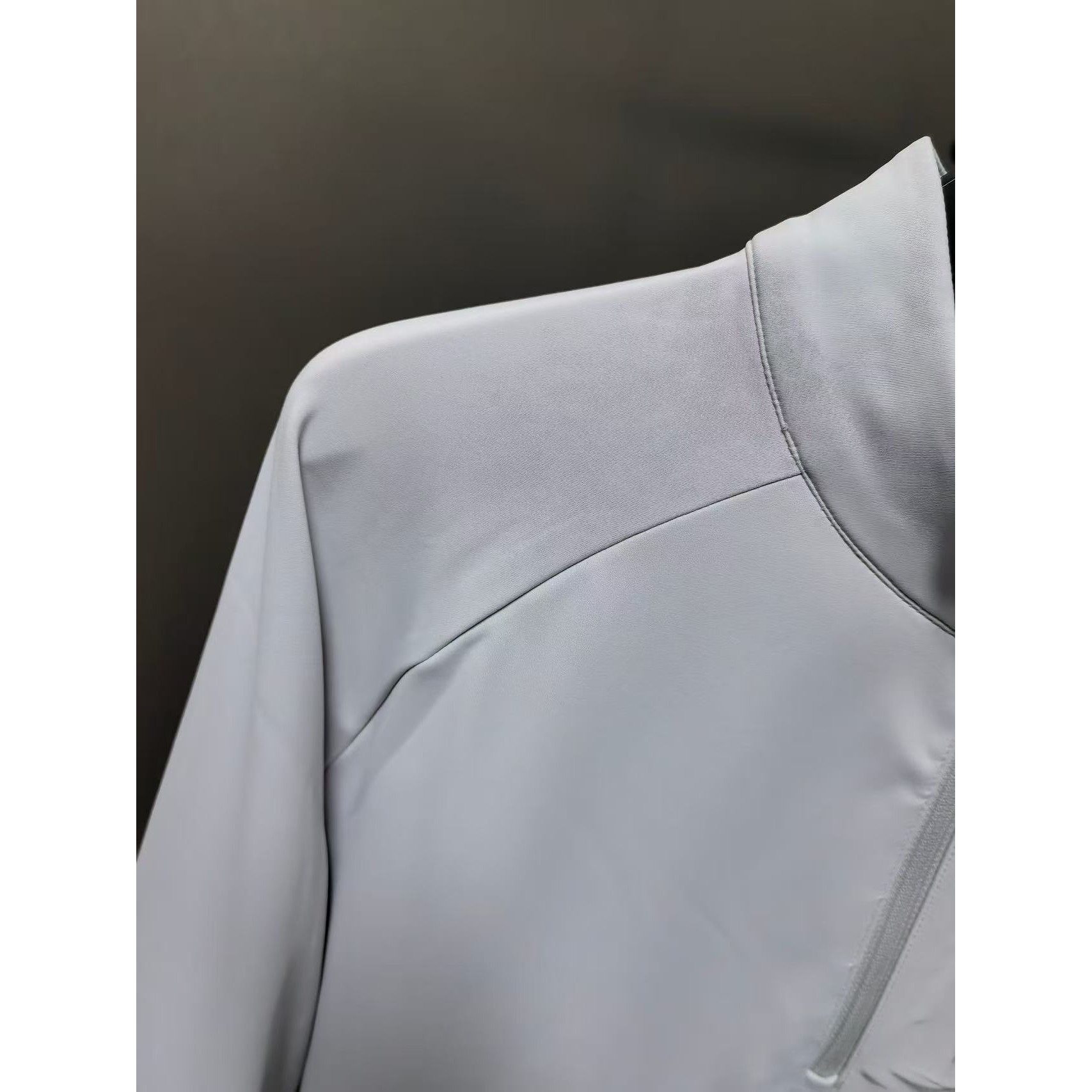 <p>Arc'teryx 半拉链口袋长袖打底(米灰)</p>