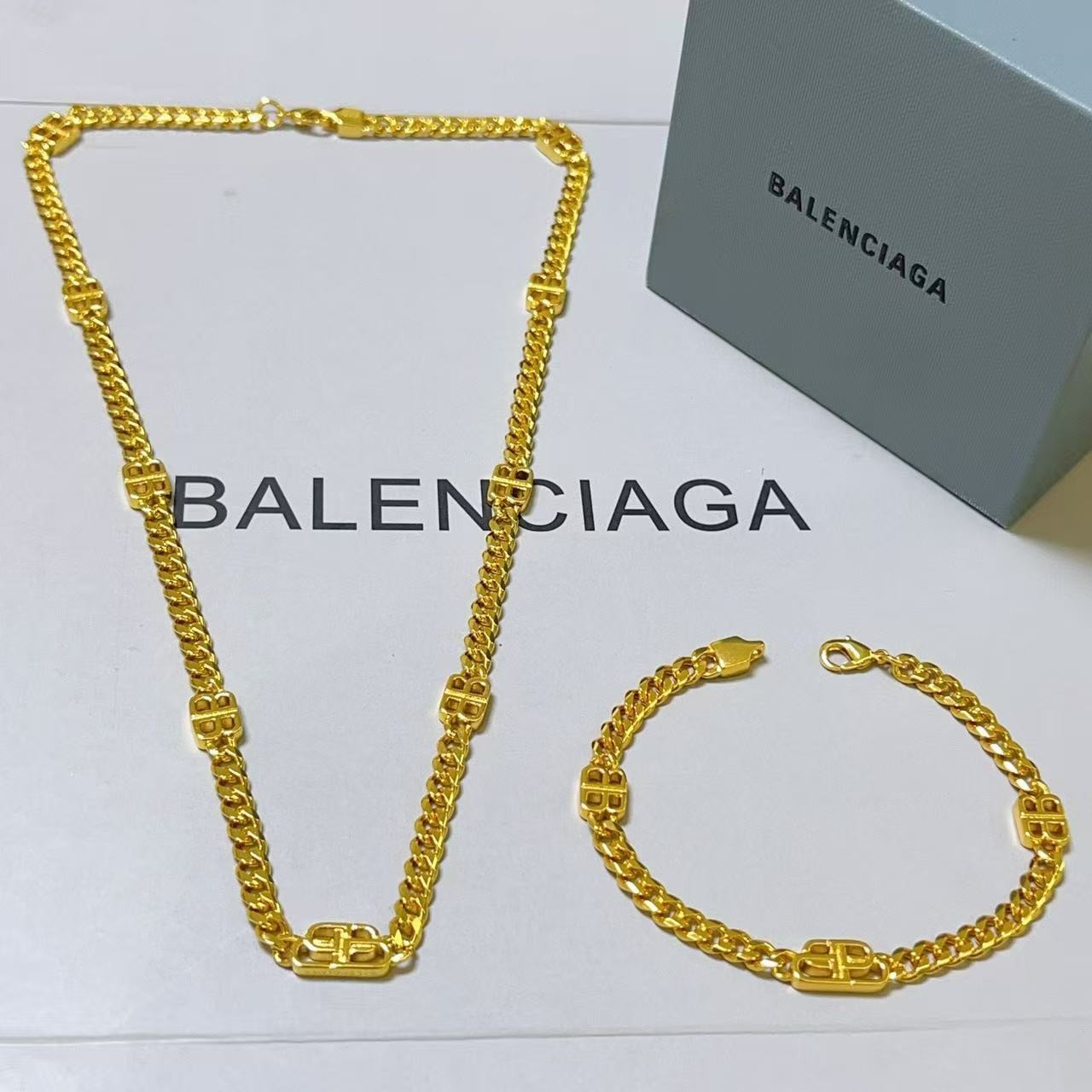 <p>Balenciaga 手链/项链</p>