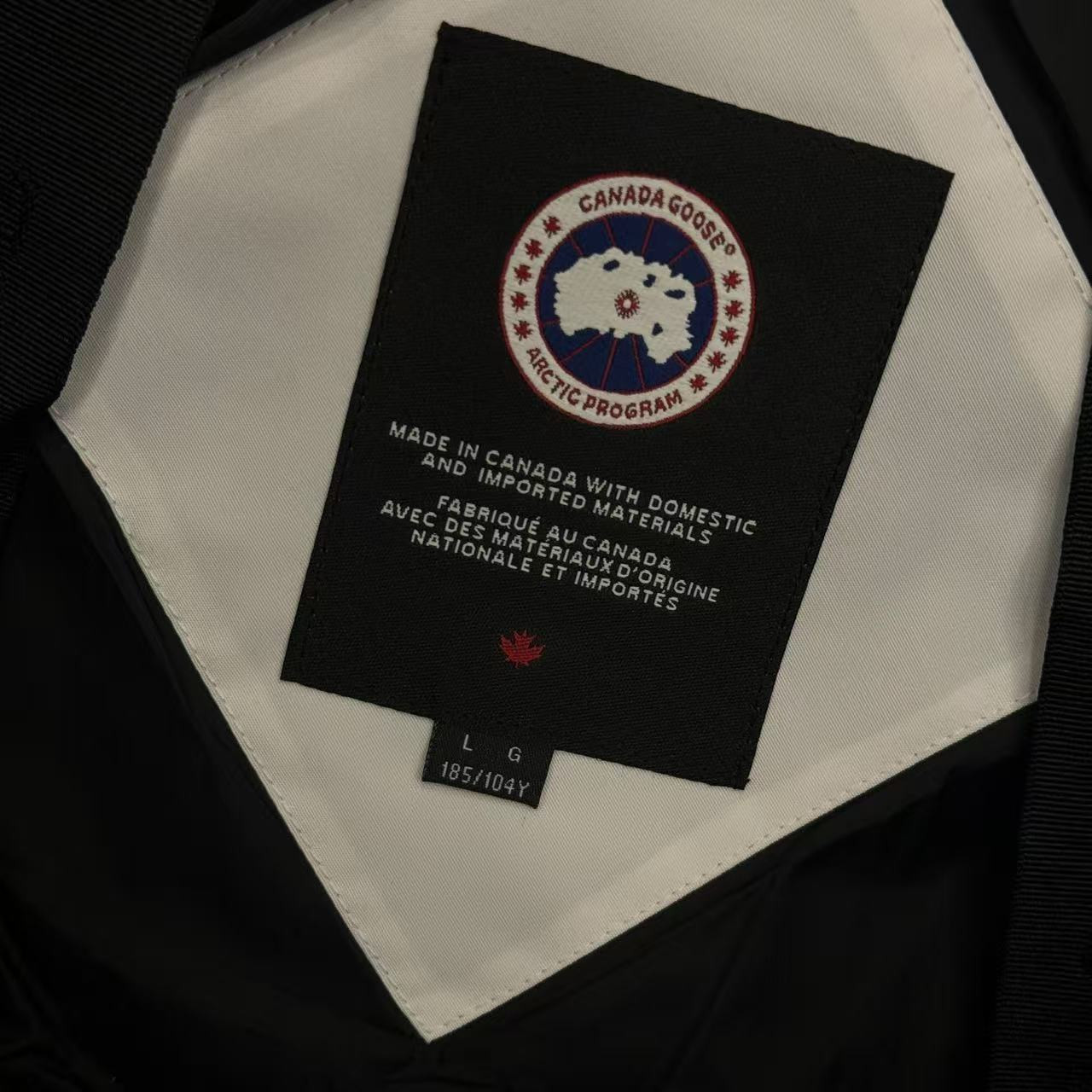 <p>Canada Goose Shelburn*派克大衣羽绒服(純白紅標)</p>