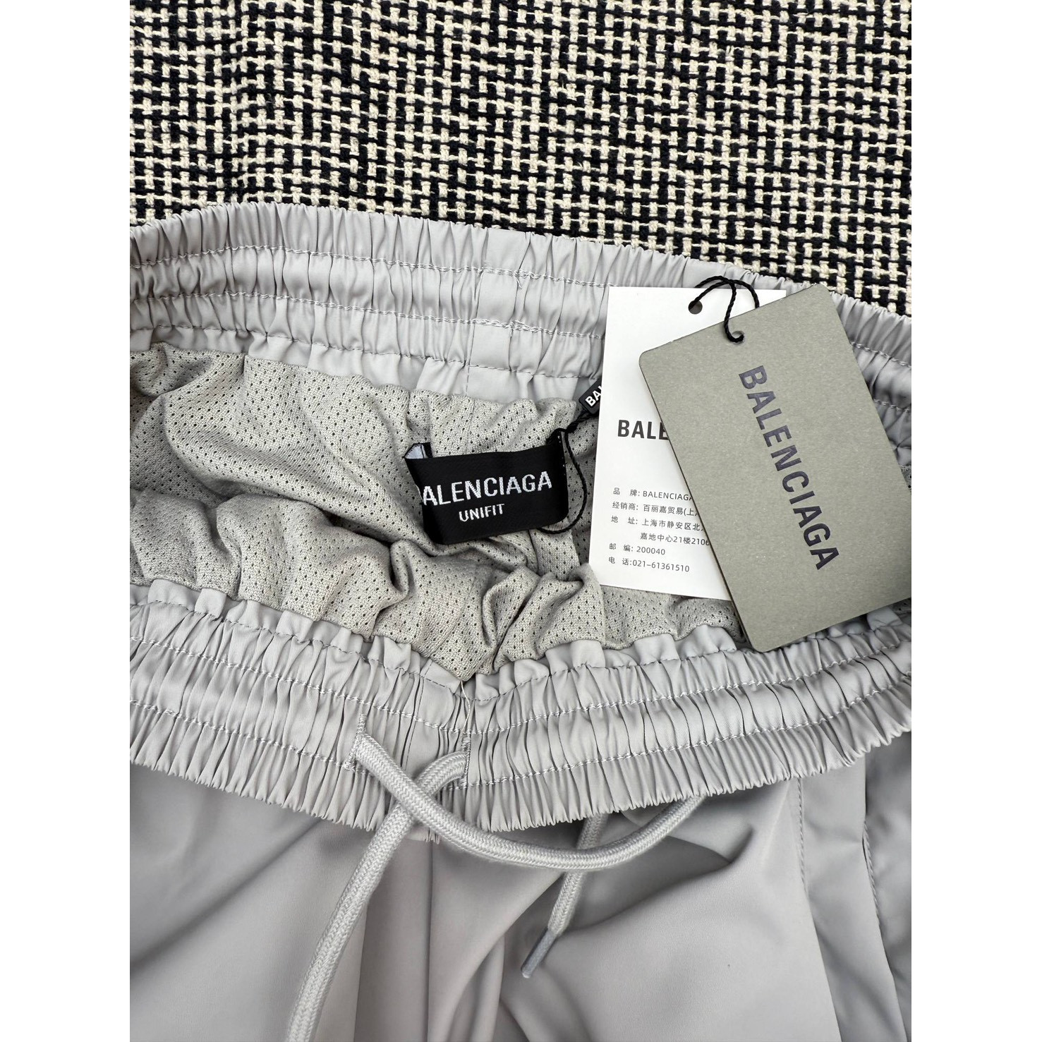<p>Balenciaga FOOTBALL系列3B徽标刺绣运动长裤(灰)</p>
