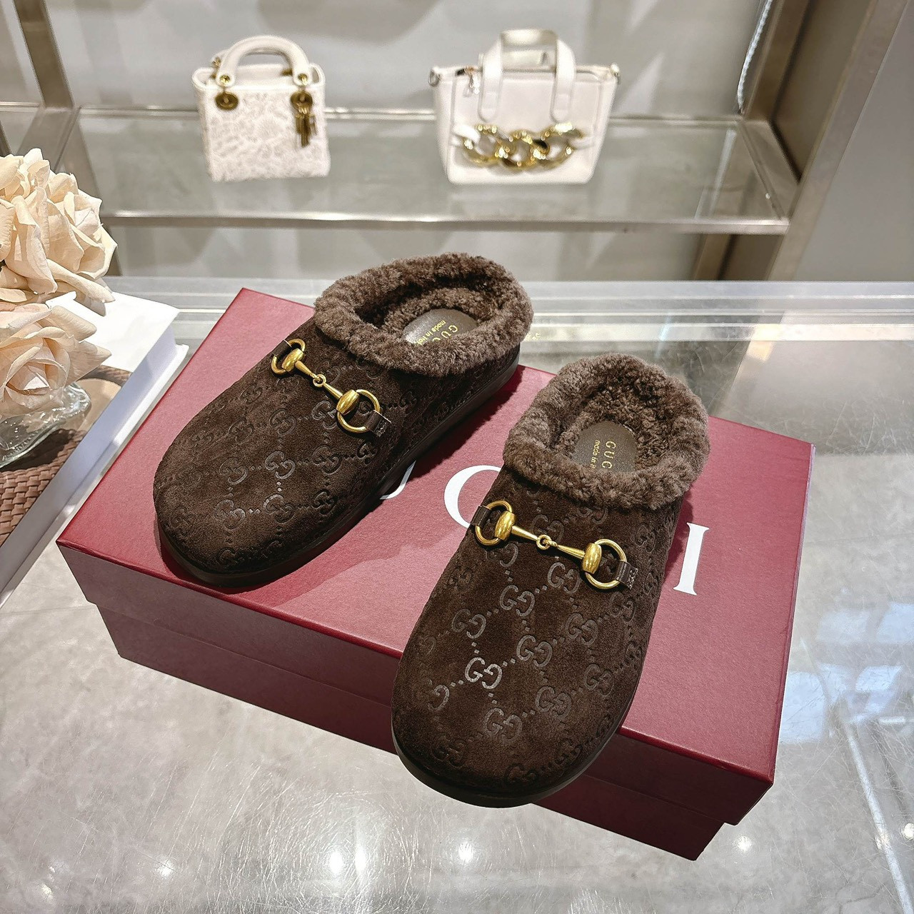 <p>GUCCI 穆勒羊毛拖鞋</p>