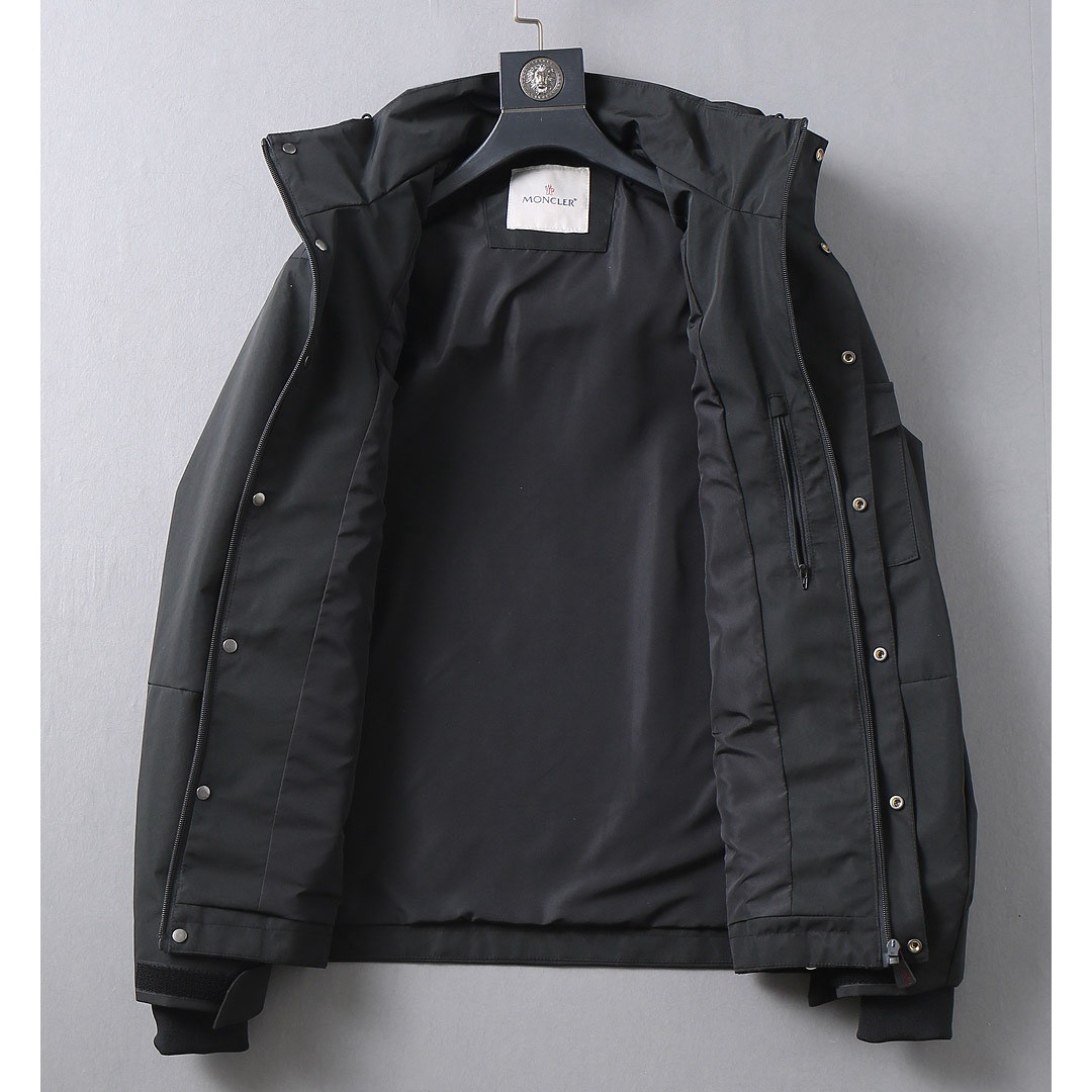 <p>Moncler 新款男士夹克外套</p>