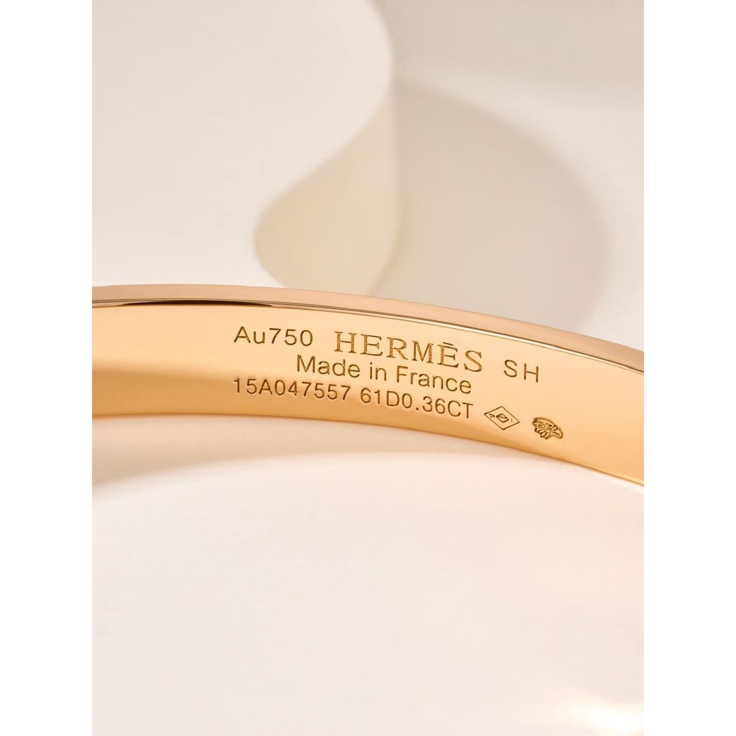 <p>HERMES 铆钉全镶钻石手镯</p>