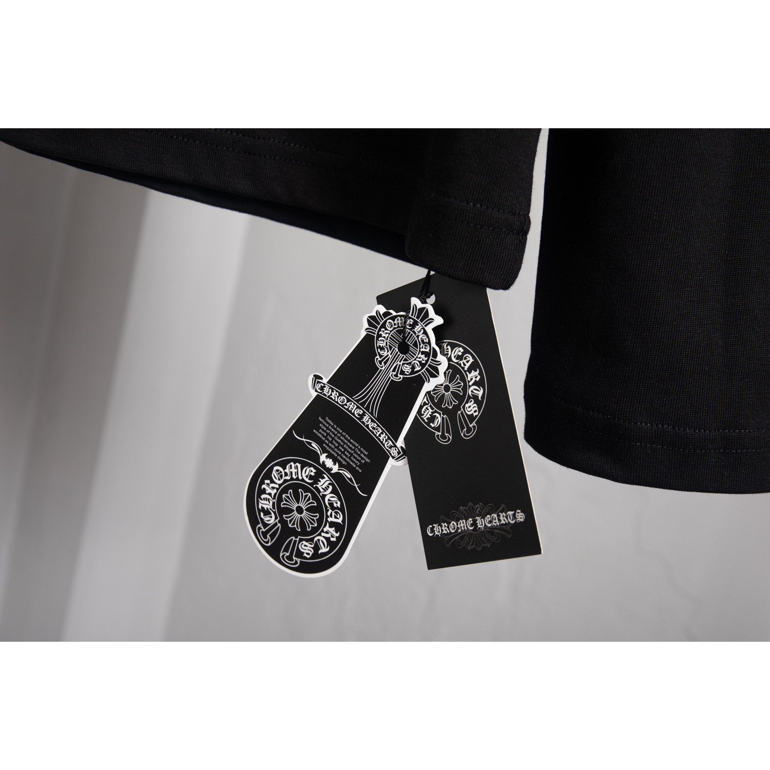 <p>CHROME HEARTS 国旗印花圆领长袖</p>

<p>(PJ0251)(黑色)</p>