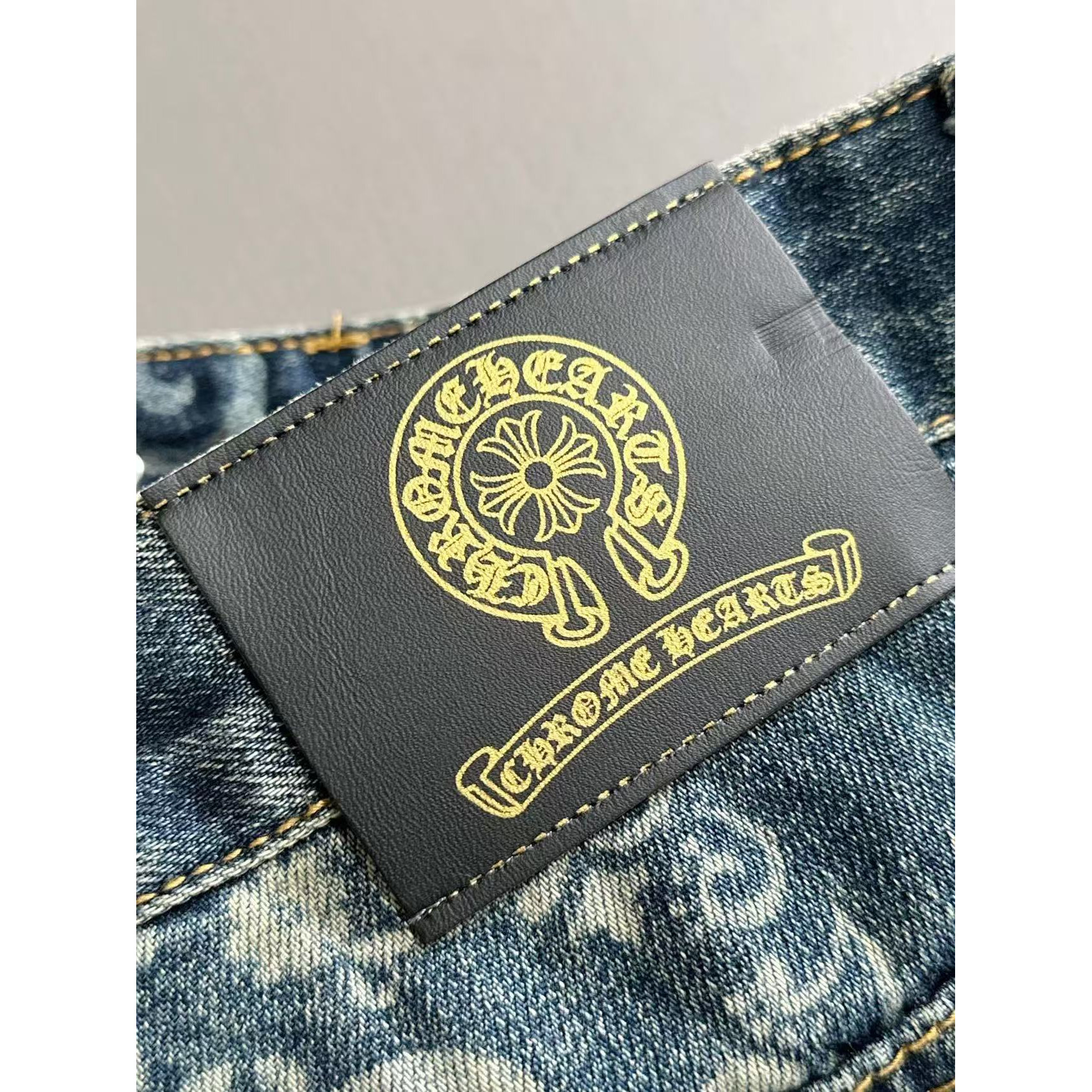 <p>CHROME HEARTS 四季款经典牛仔裤直筒长裤(藍)</p>