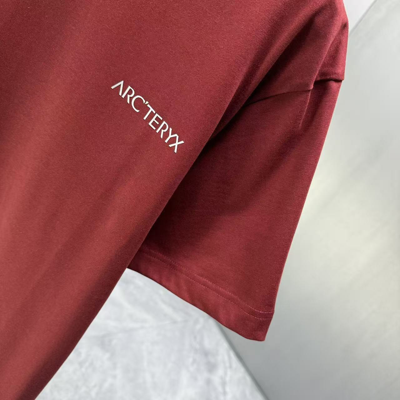 <p>Arc'teryx 短袖T恤(紅)</p>