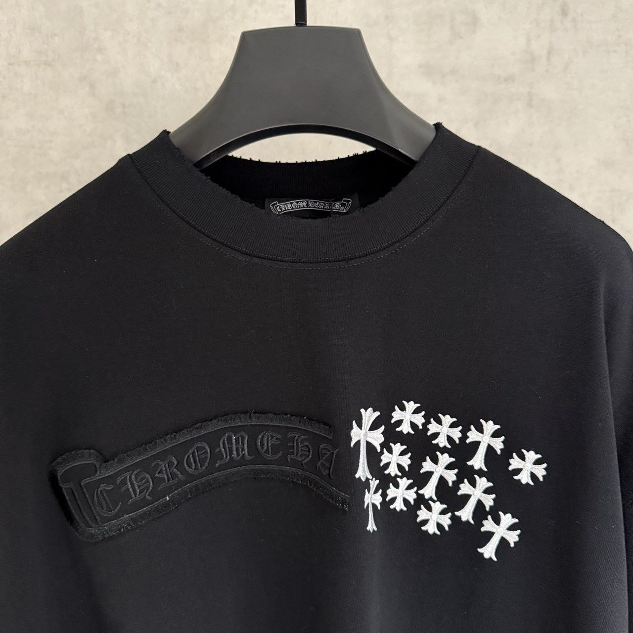<p>CHROME HEARTS&nbsp;长袖T恤(黑B02)</p>

<p>&nbsp;</p>