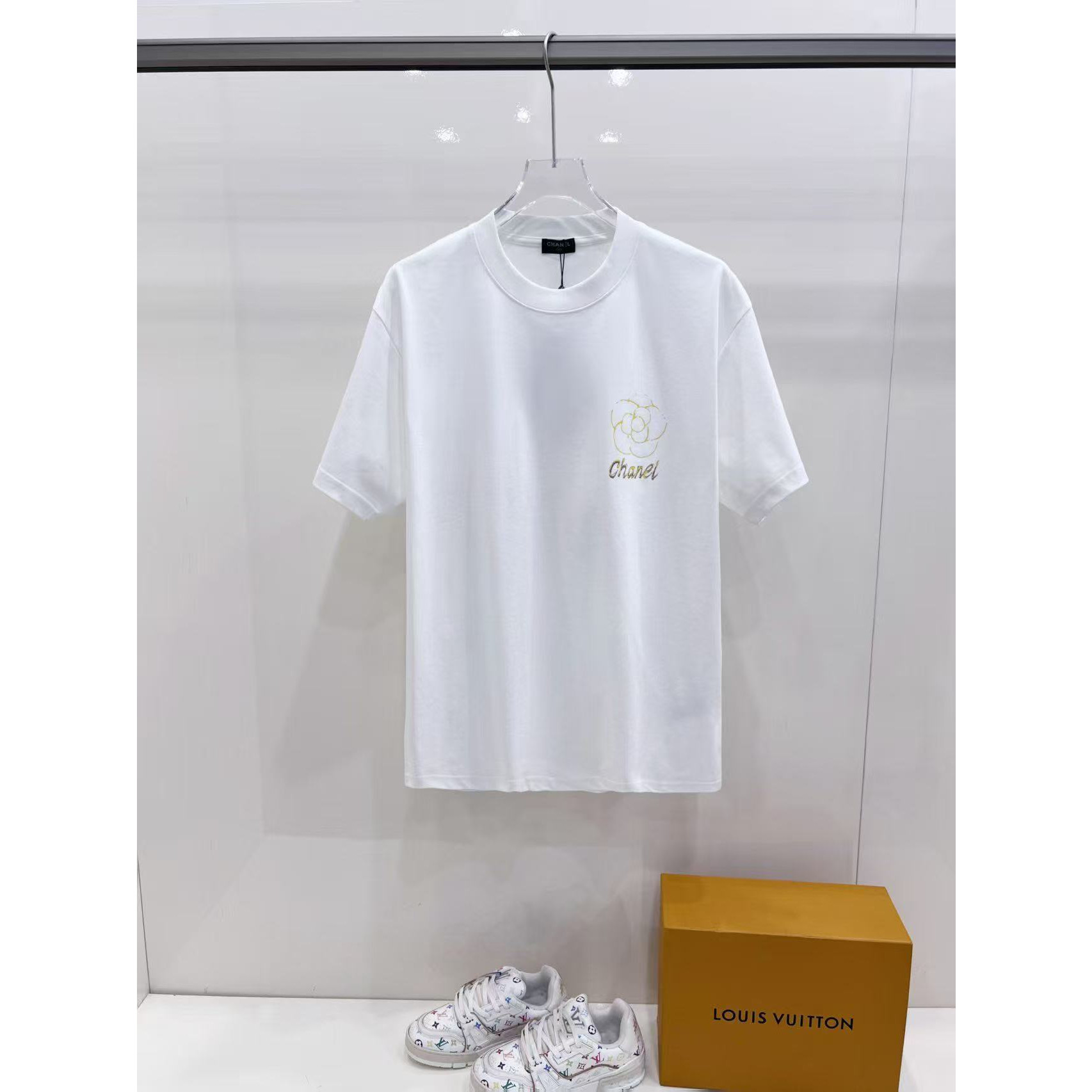 <p>CHANEL 短袖圆领T恤(白)</p>